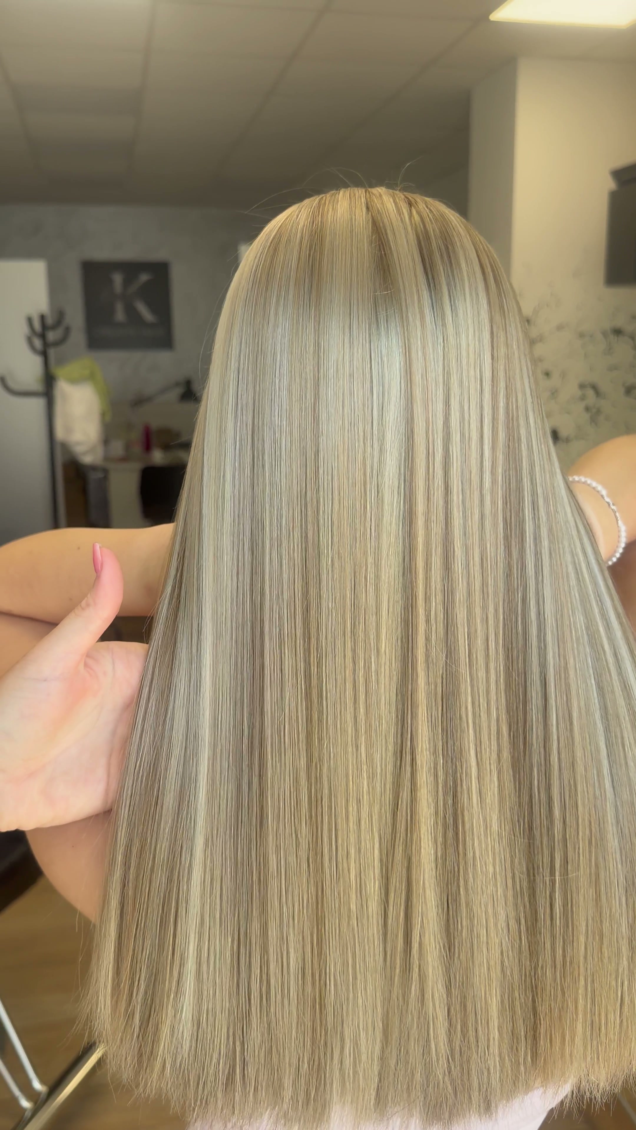 Kadeřnice Kamila Töröková foto 2 (náhled videa)