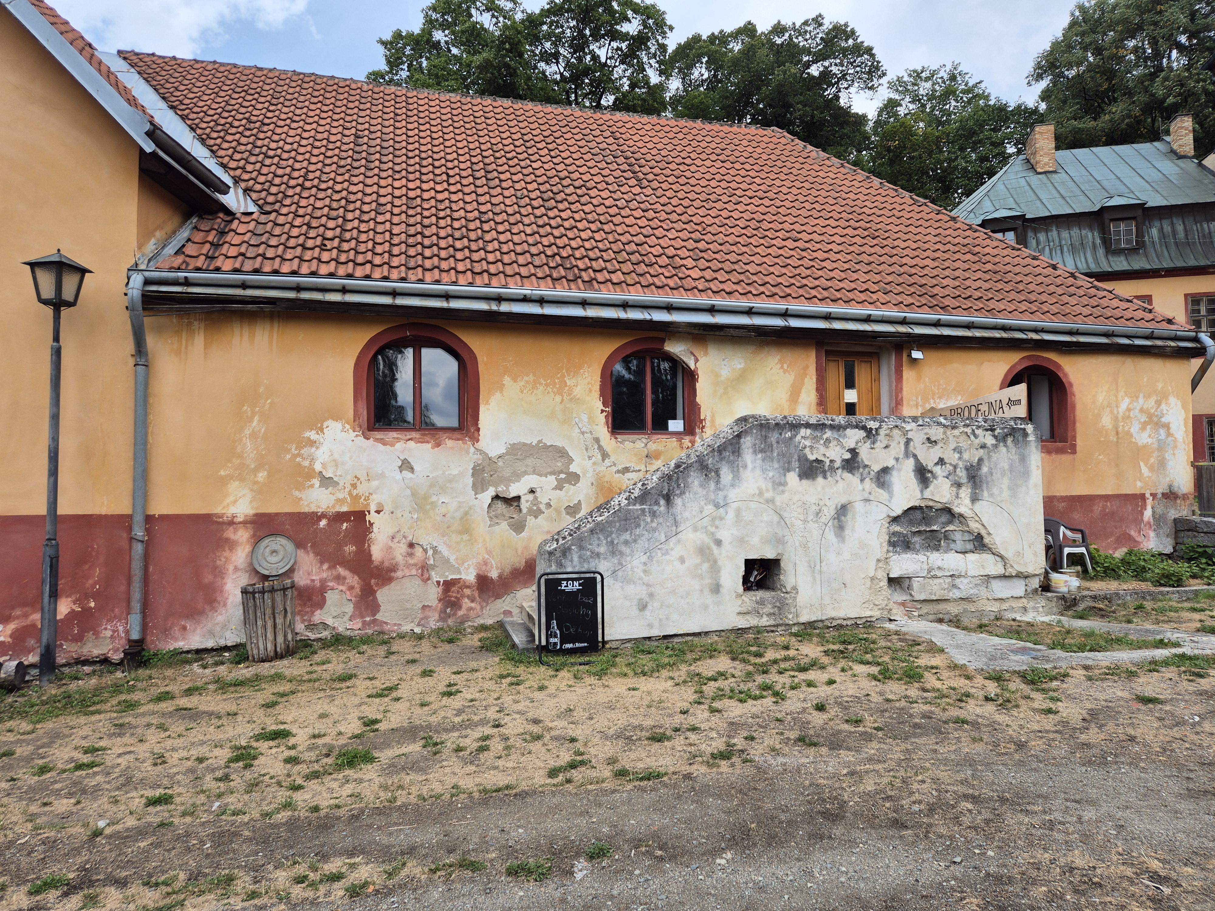 Farmářský obchod, kavárna Zámek Lčovice