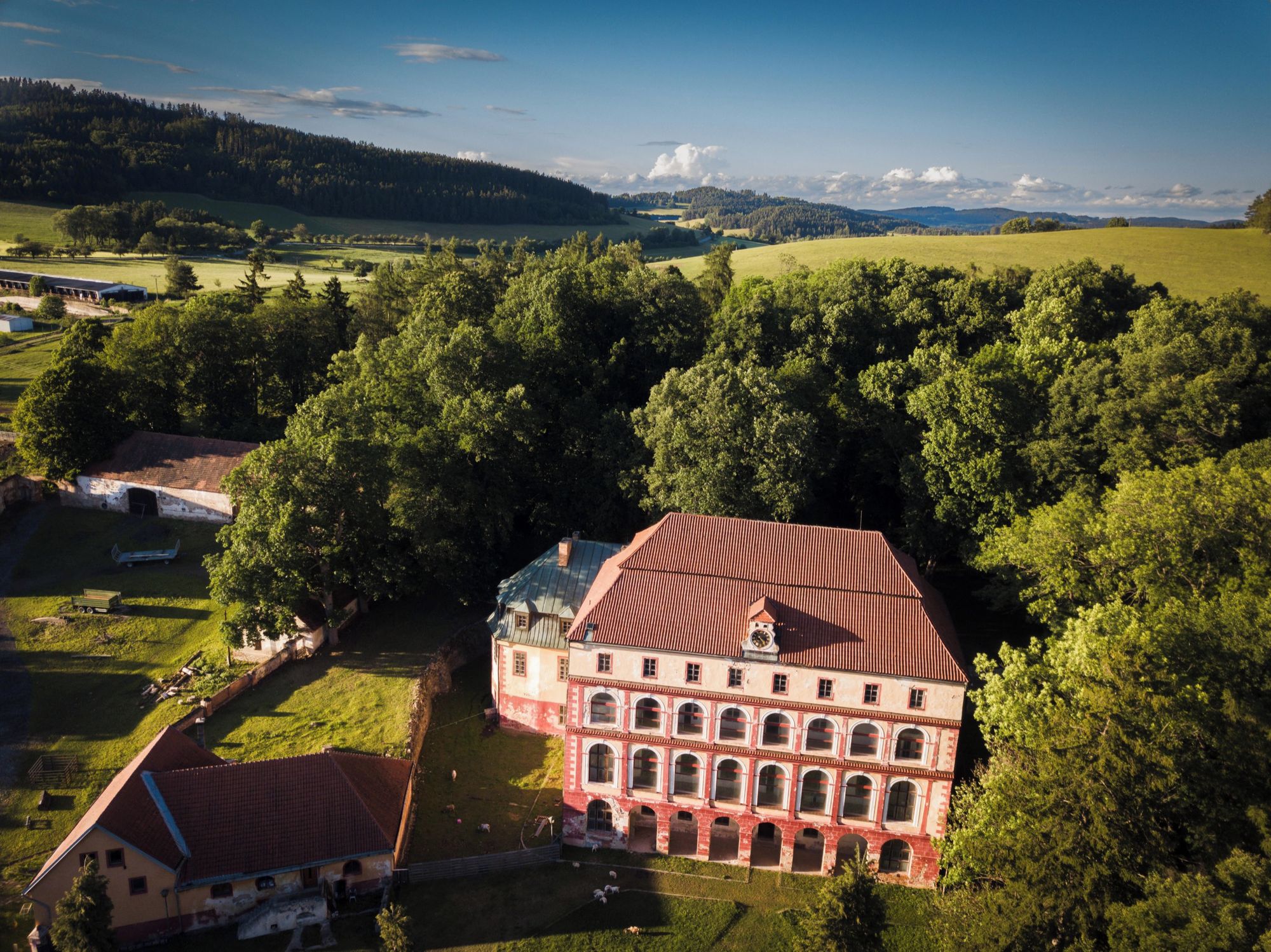 Farmářský obchod, kavárna Zámek Lčovice foto 2
