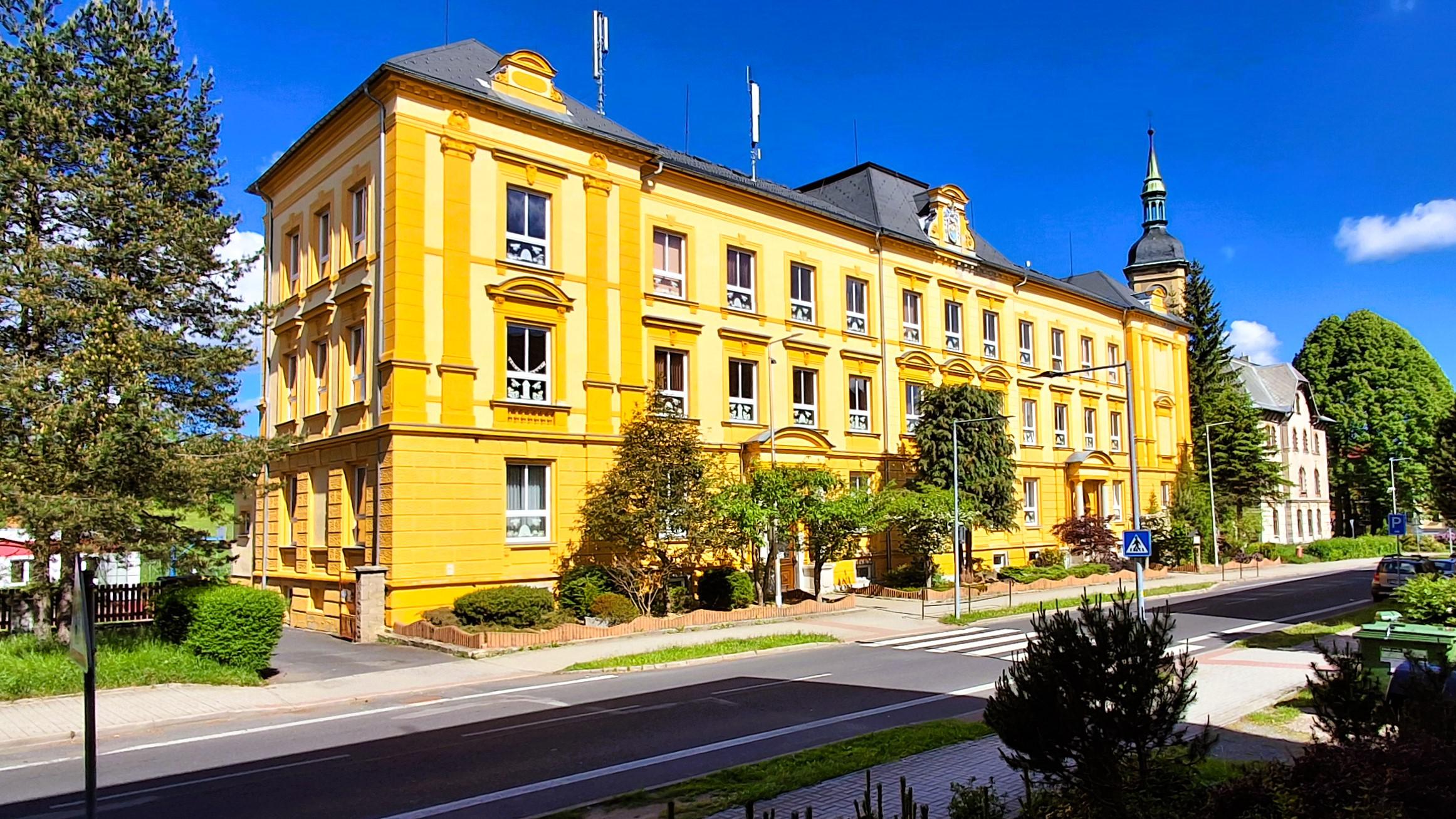 Základní škola a Mateřská škola Vejprty foto 2