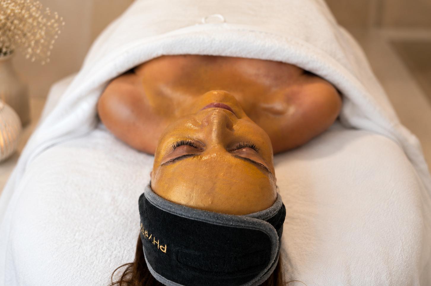 LUXUSNÍ ANTI-AGE PÉČE se zlatou maskou