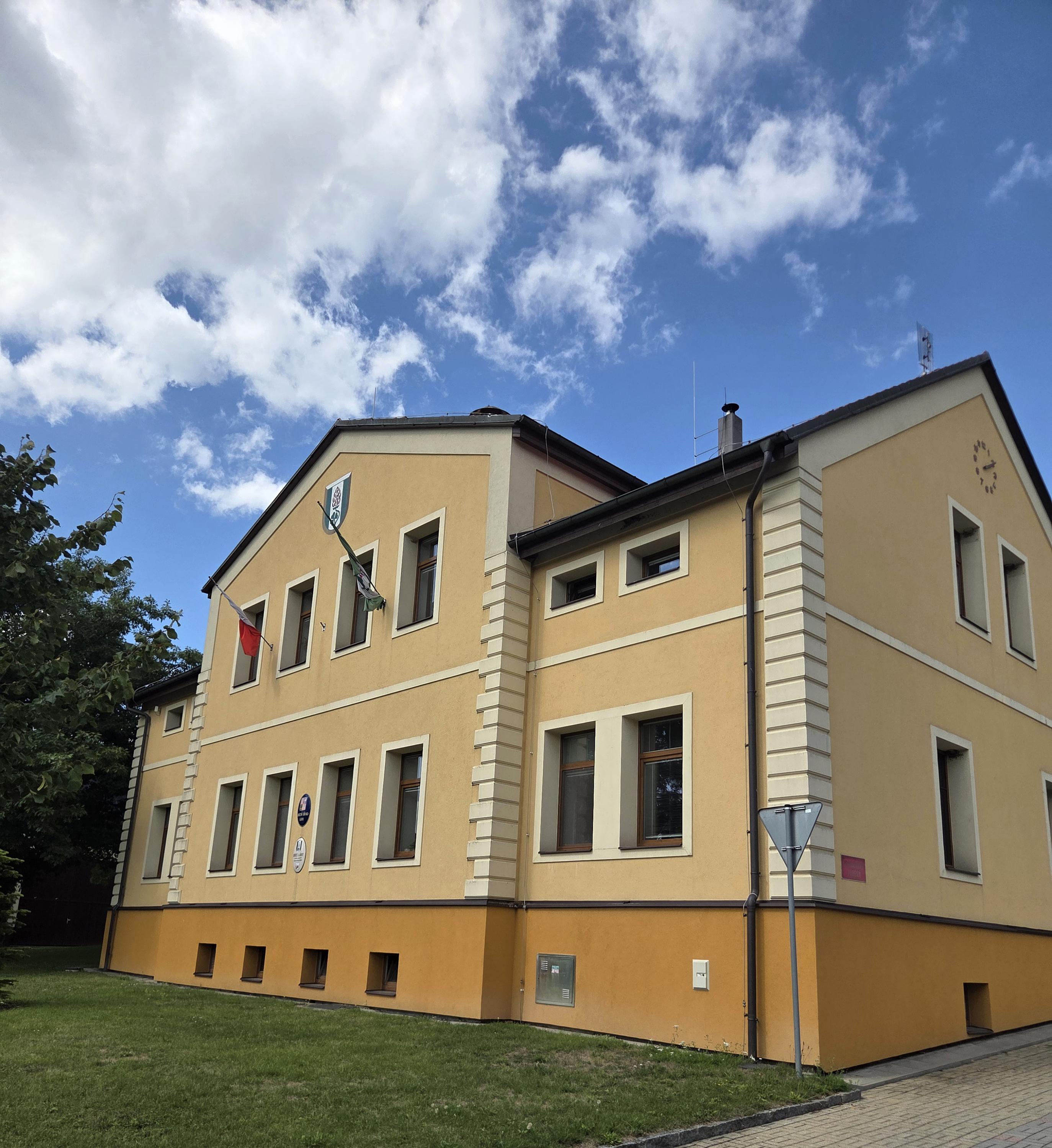 Lány - obecní úřad foto 3