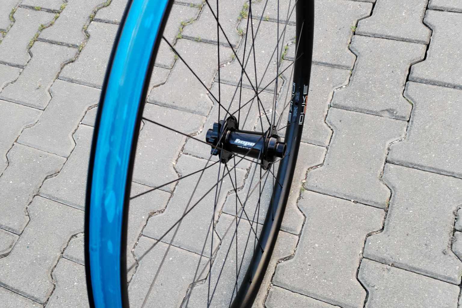 Rucne vypletena kola