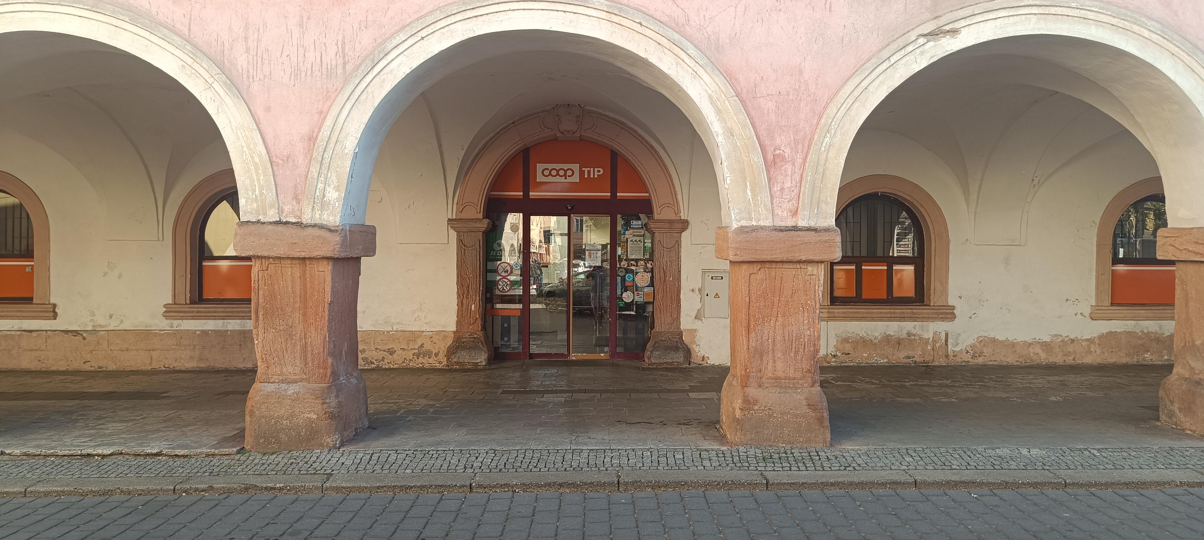 COOP Dvůr Králové n. L., družstvo foto 2