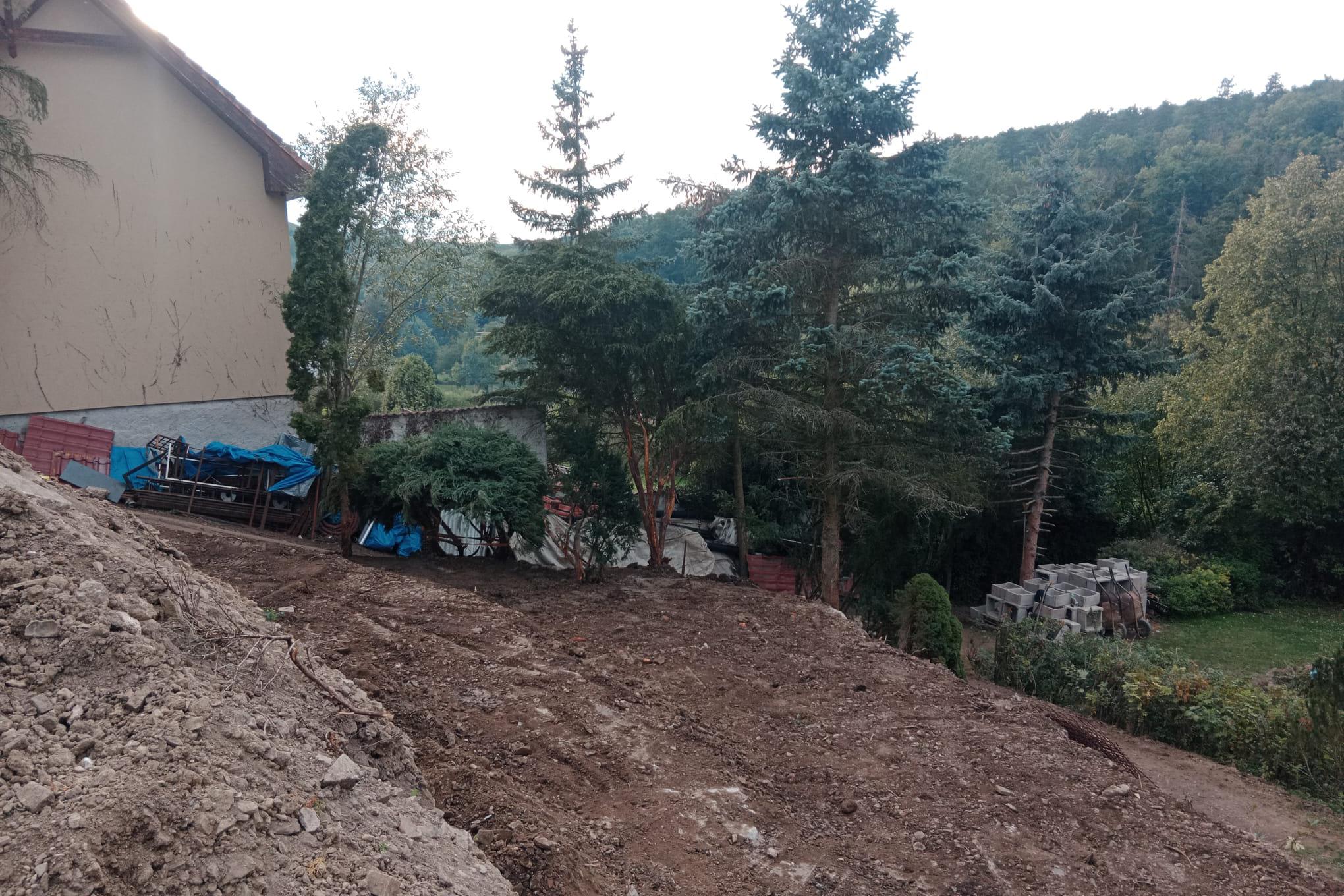 Zemní práce, terénní úpravy a demolice