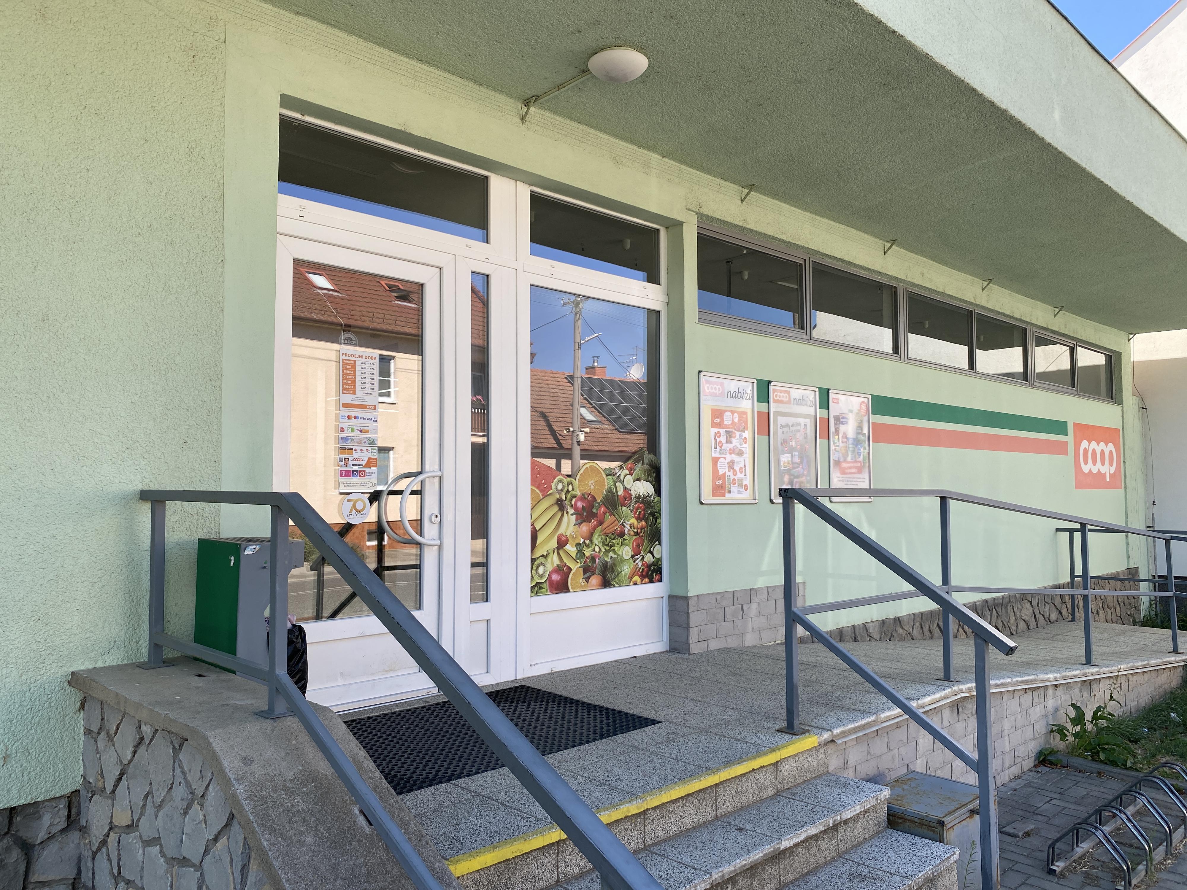 Jednota, spotřební družstvo v Hodoníně - COOP foto 3