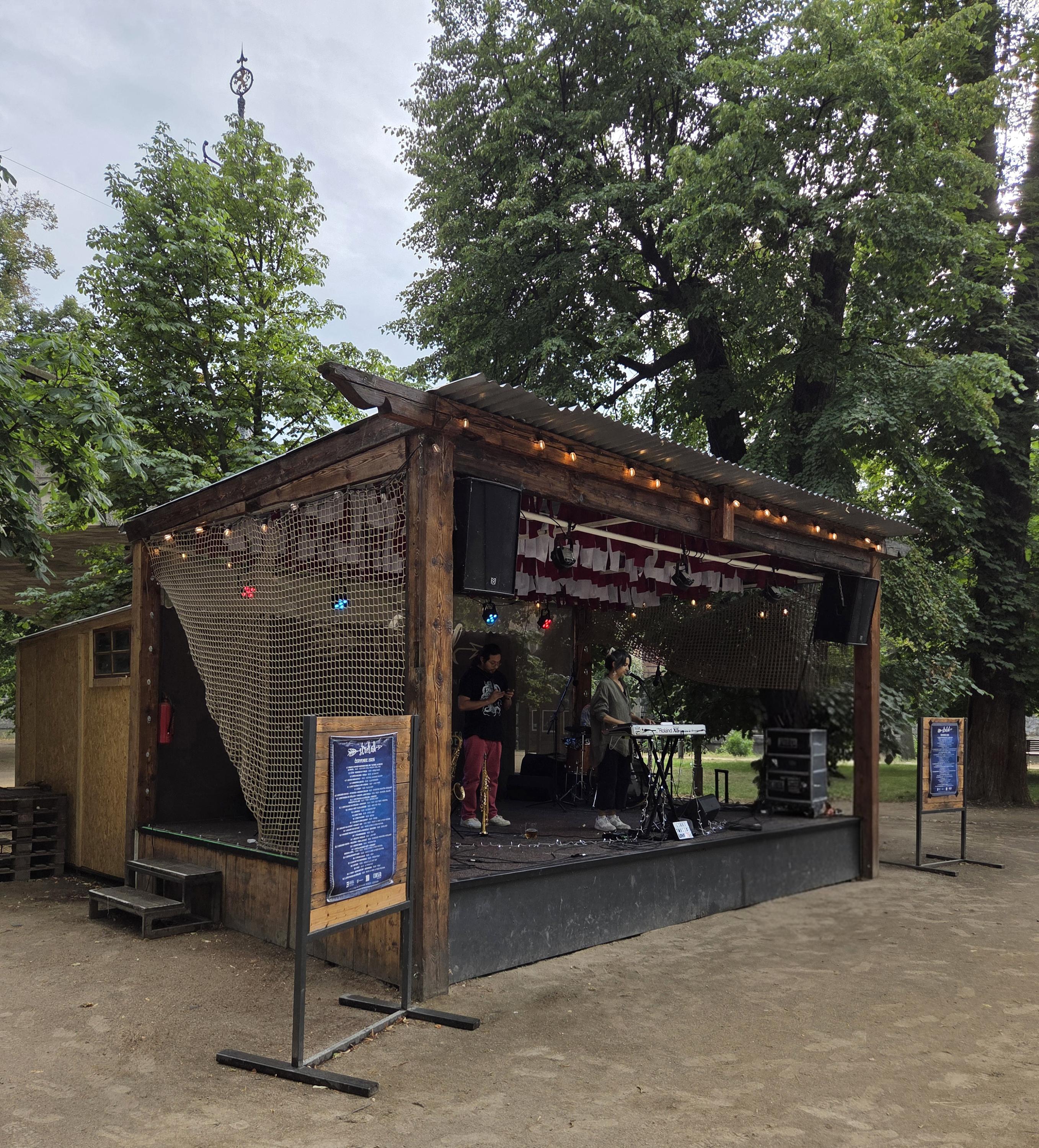 Stage Bar na Střeleckém ostrově foto 3