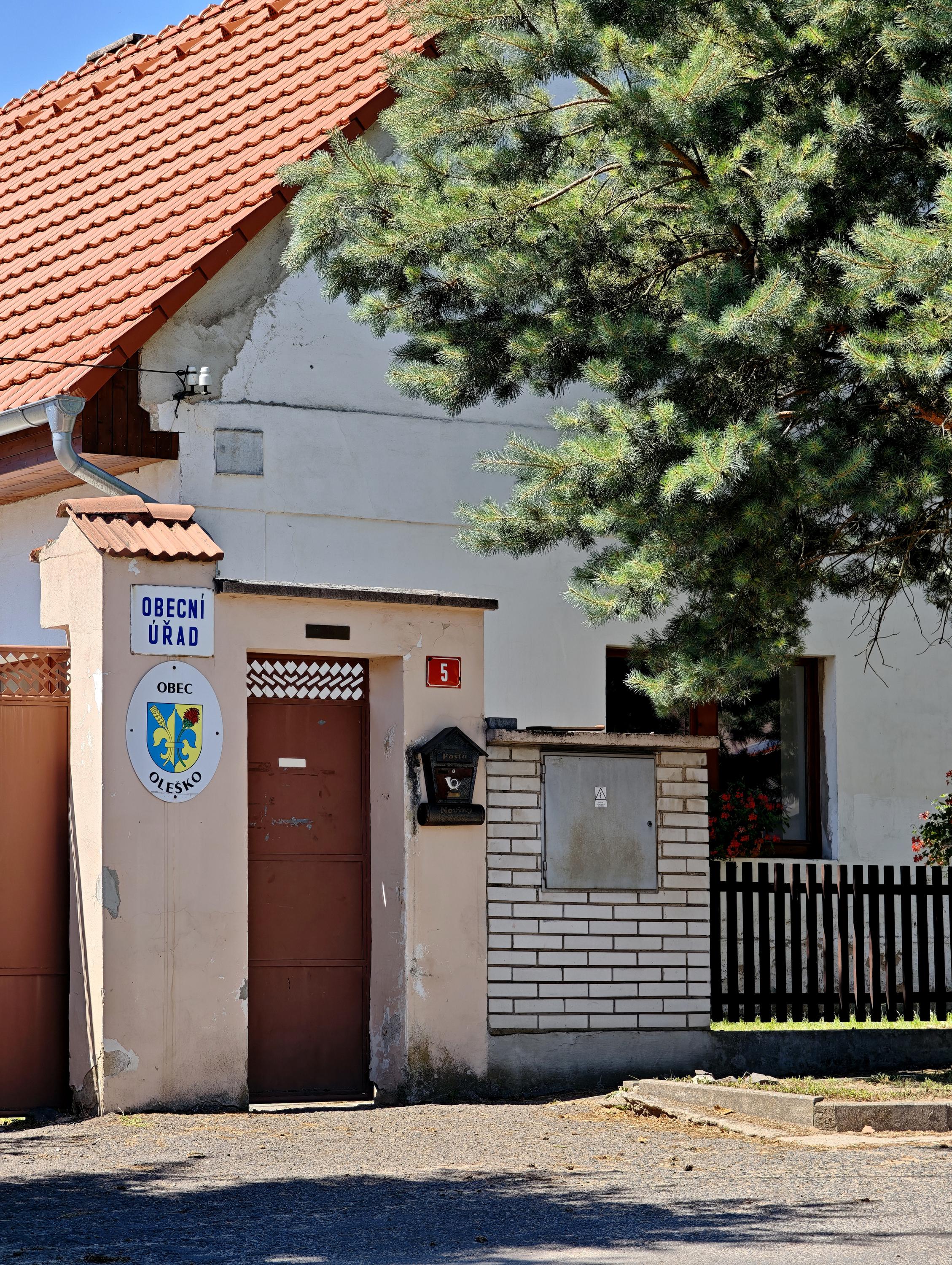 Oleško - obecní úřad foto 1
