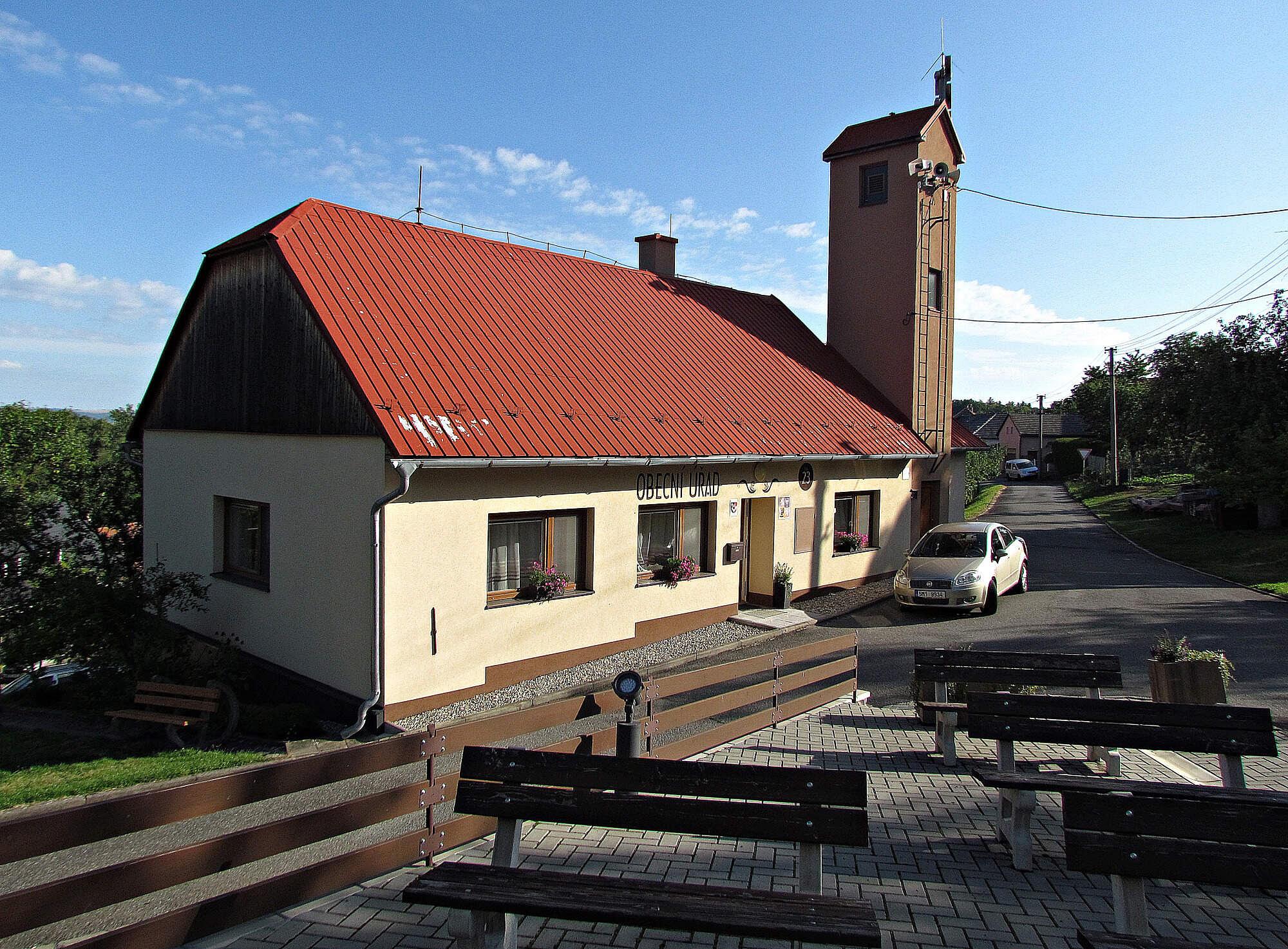 Zámrsky - obecní úřad foto 3