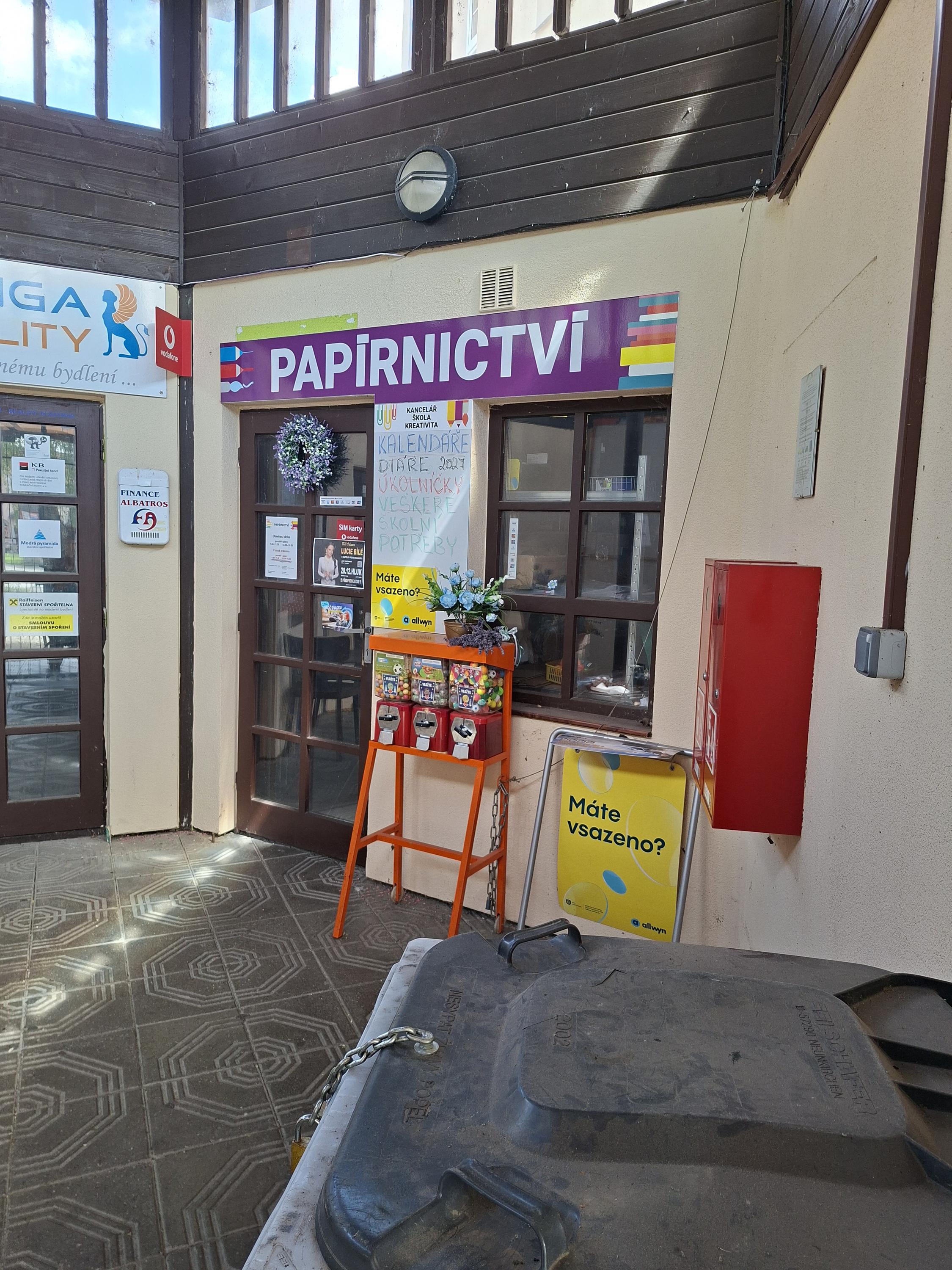 Papírnictví nám. Komenského foto 1
