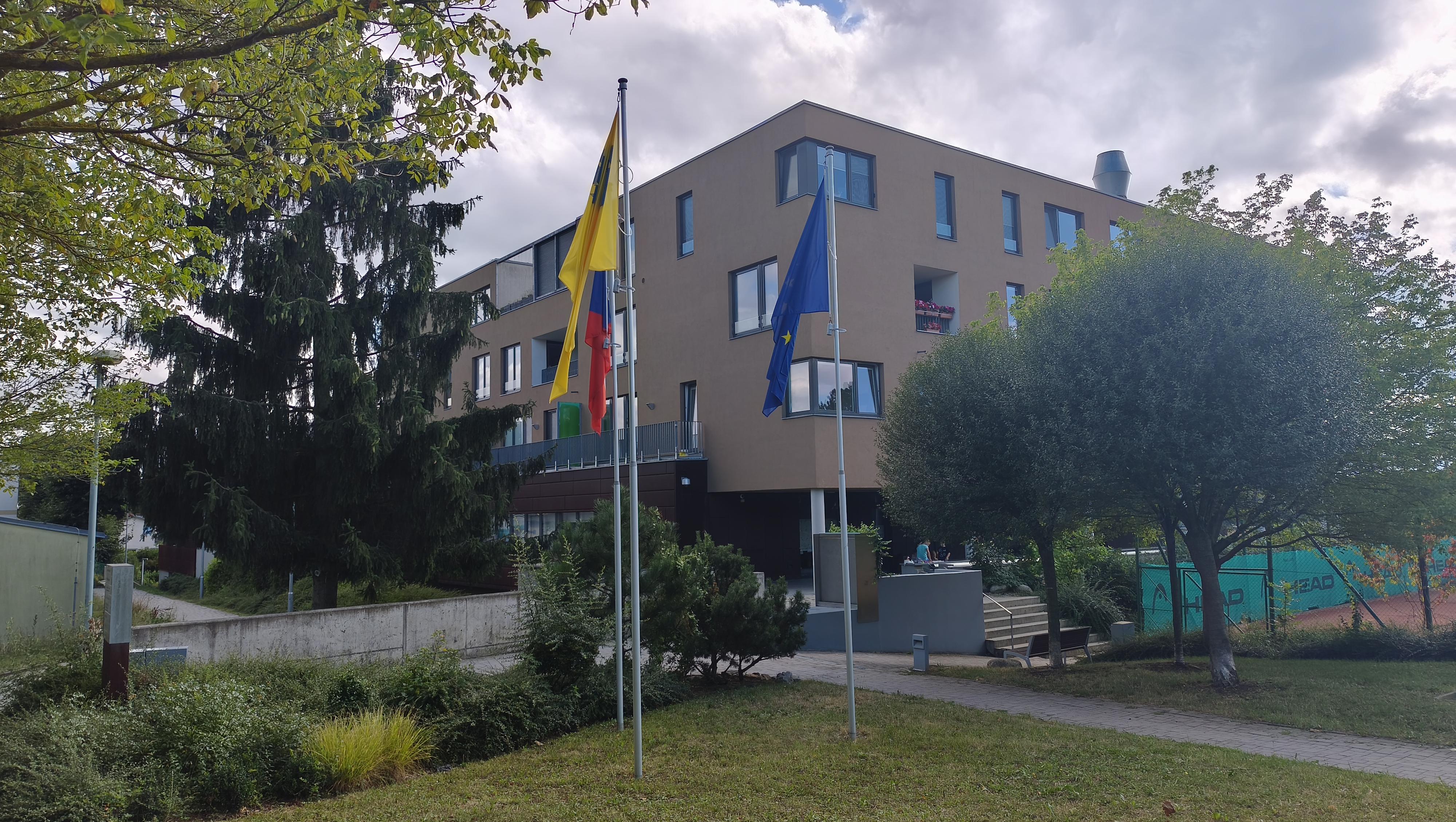Úřad městské části Praha-Petrovice foto 2