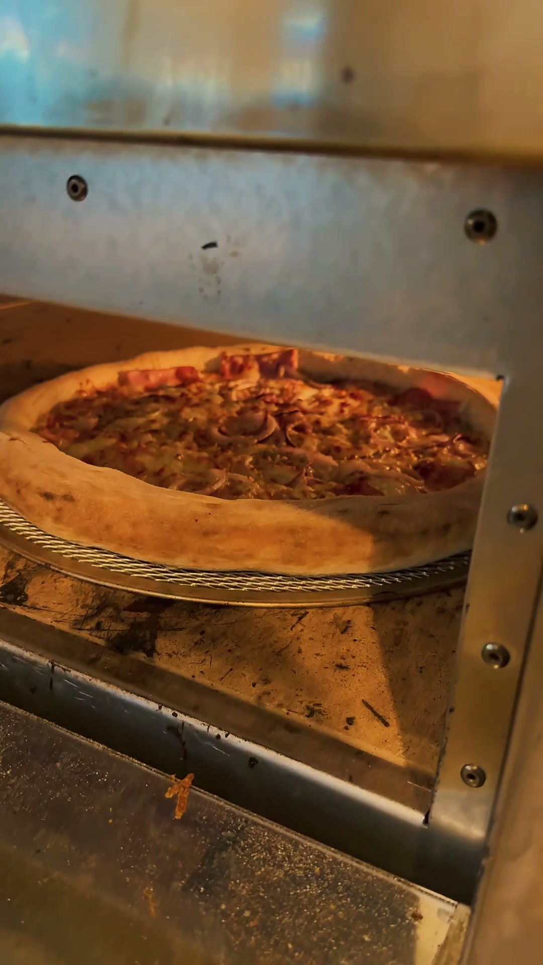 Rud’s Pizza Frýdek-Místek foto 2 (náhled videa)