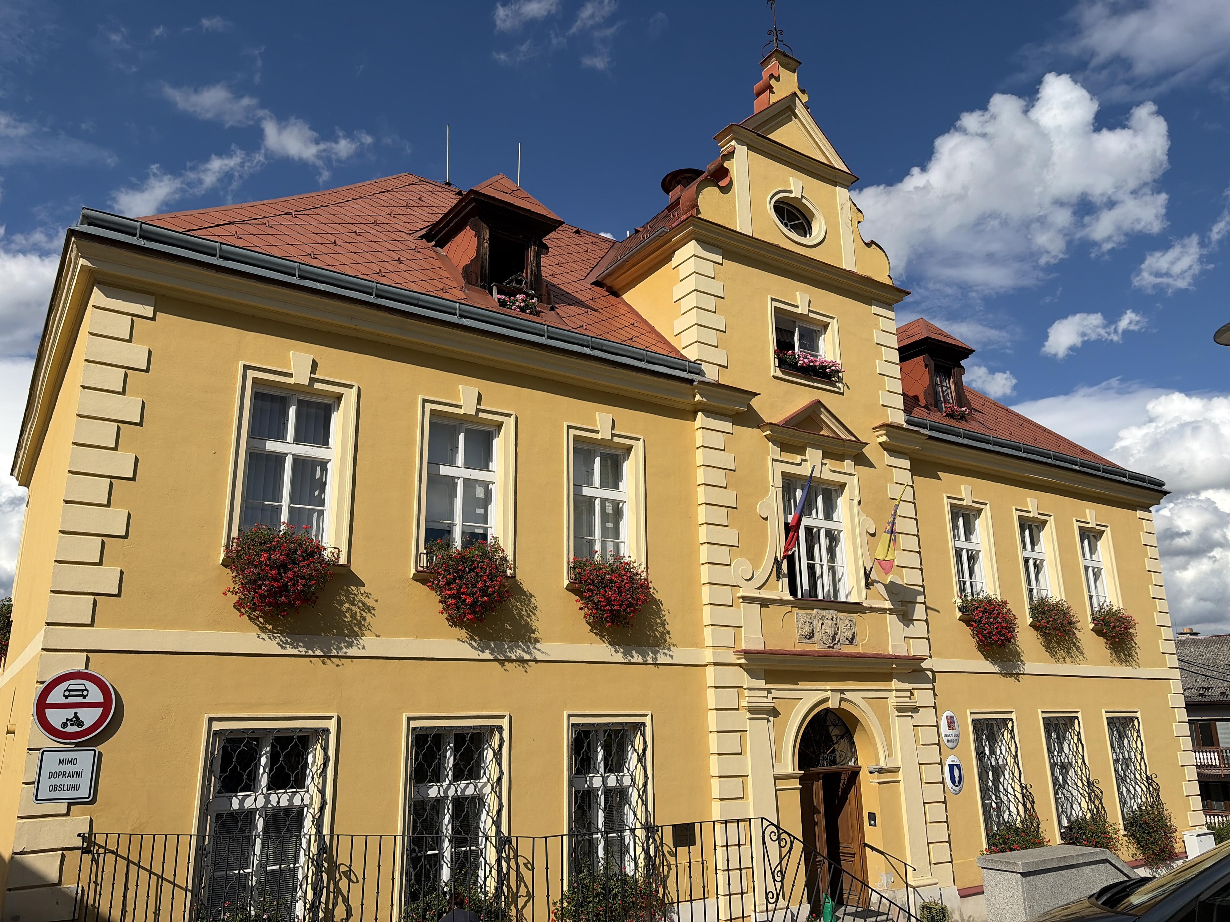 Bouzov - obecní úřad foto 3