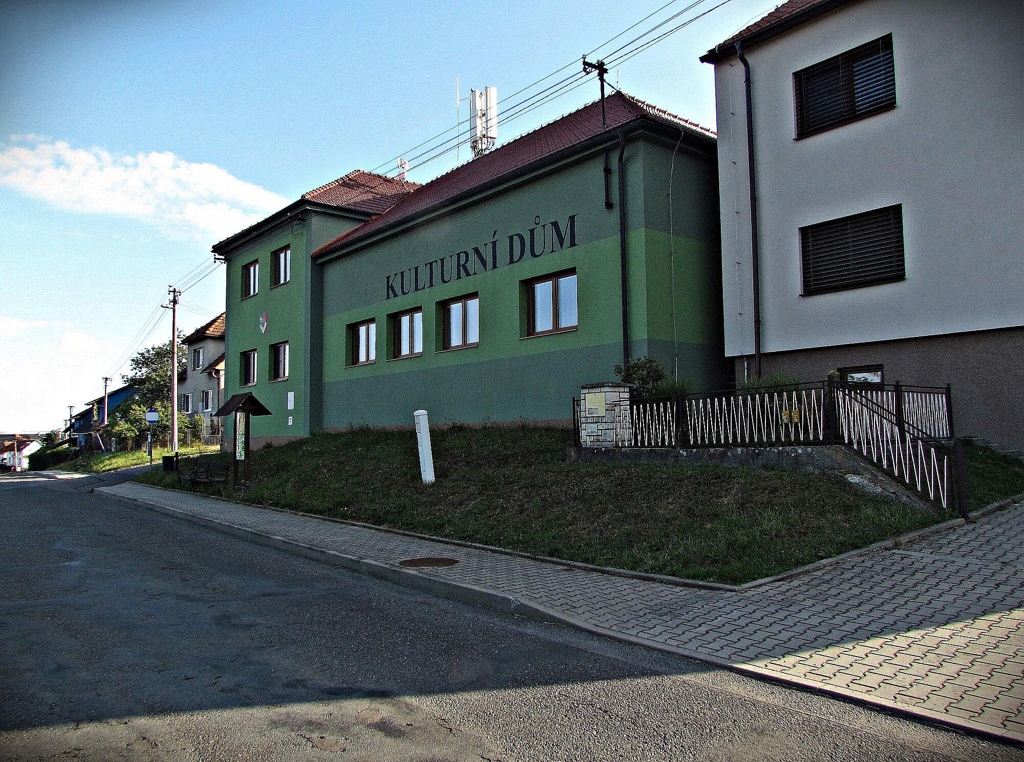 Kulturní dům Zámrsky foto 2