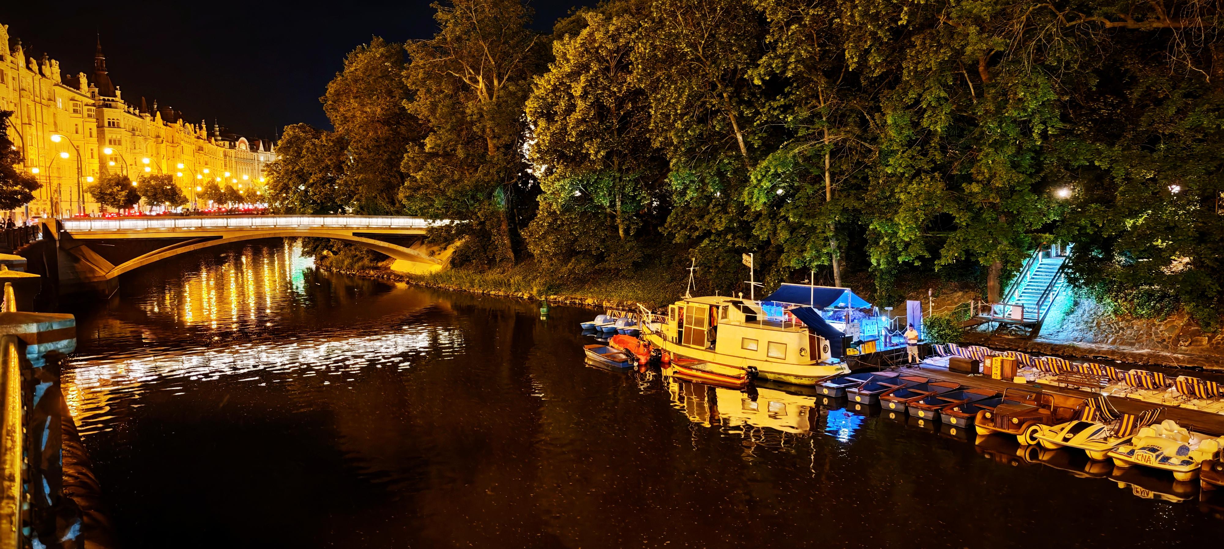 Půjčovna lodiček a šlapadel U Kotvy foto 2