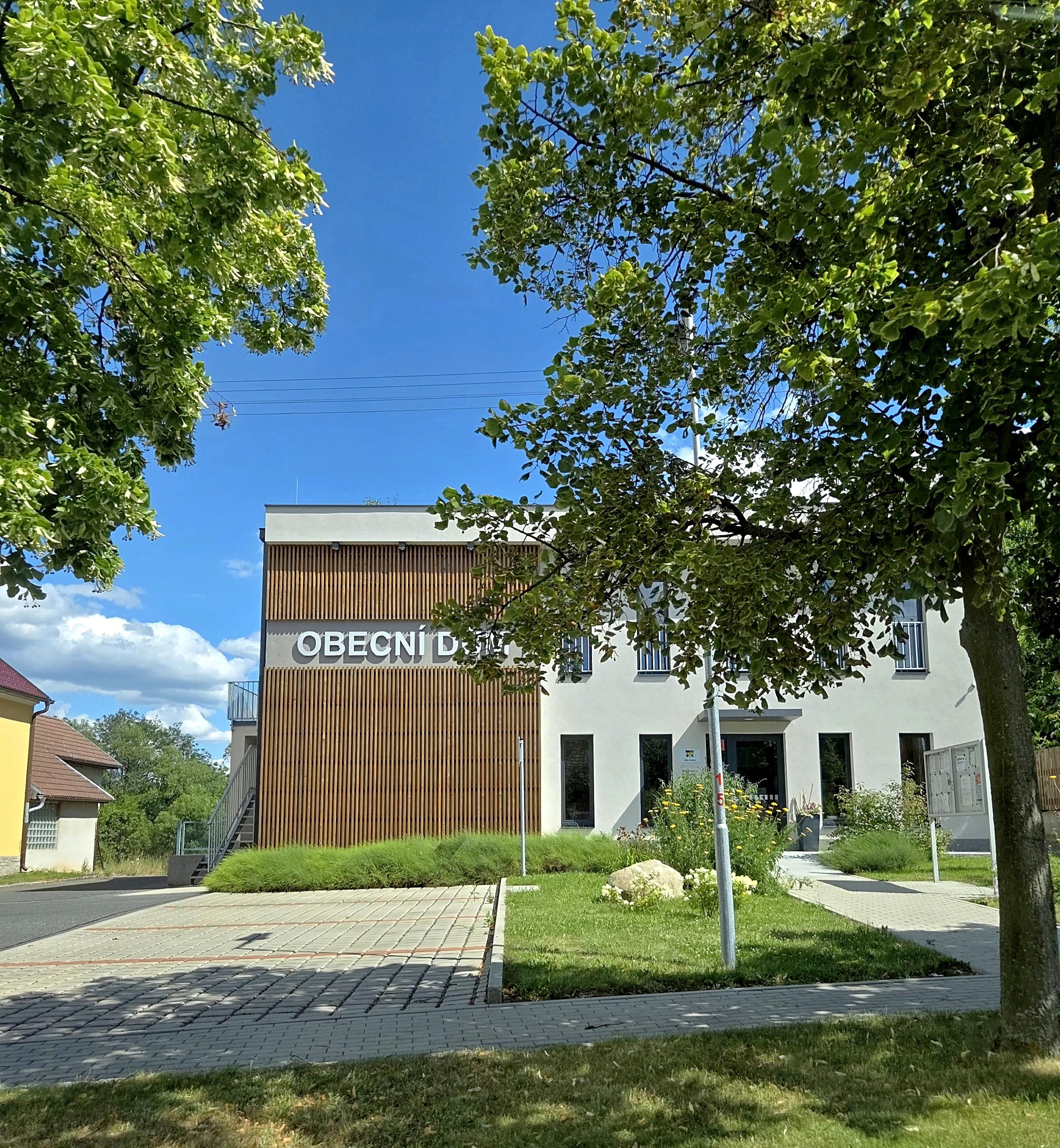 Dubno - obecní úřad foto 3