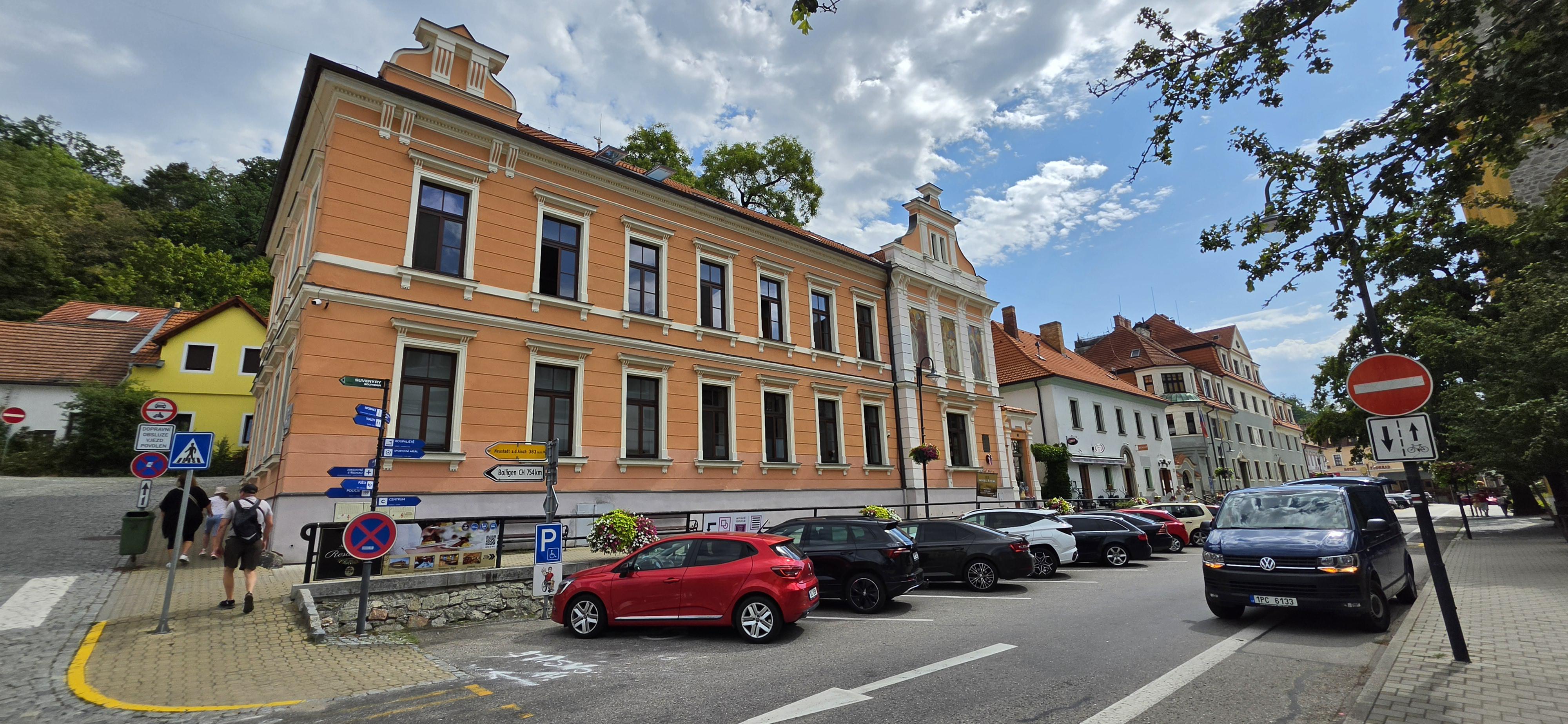 Hluboká nad Vltavou - městský úřad foto 2
