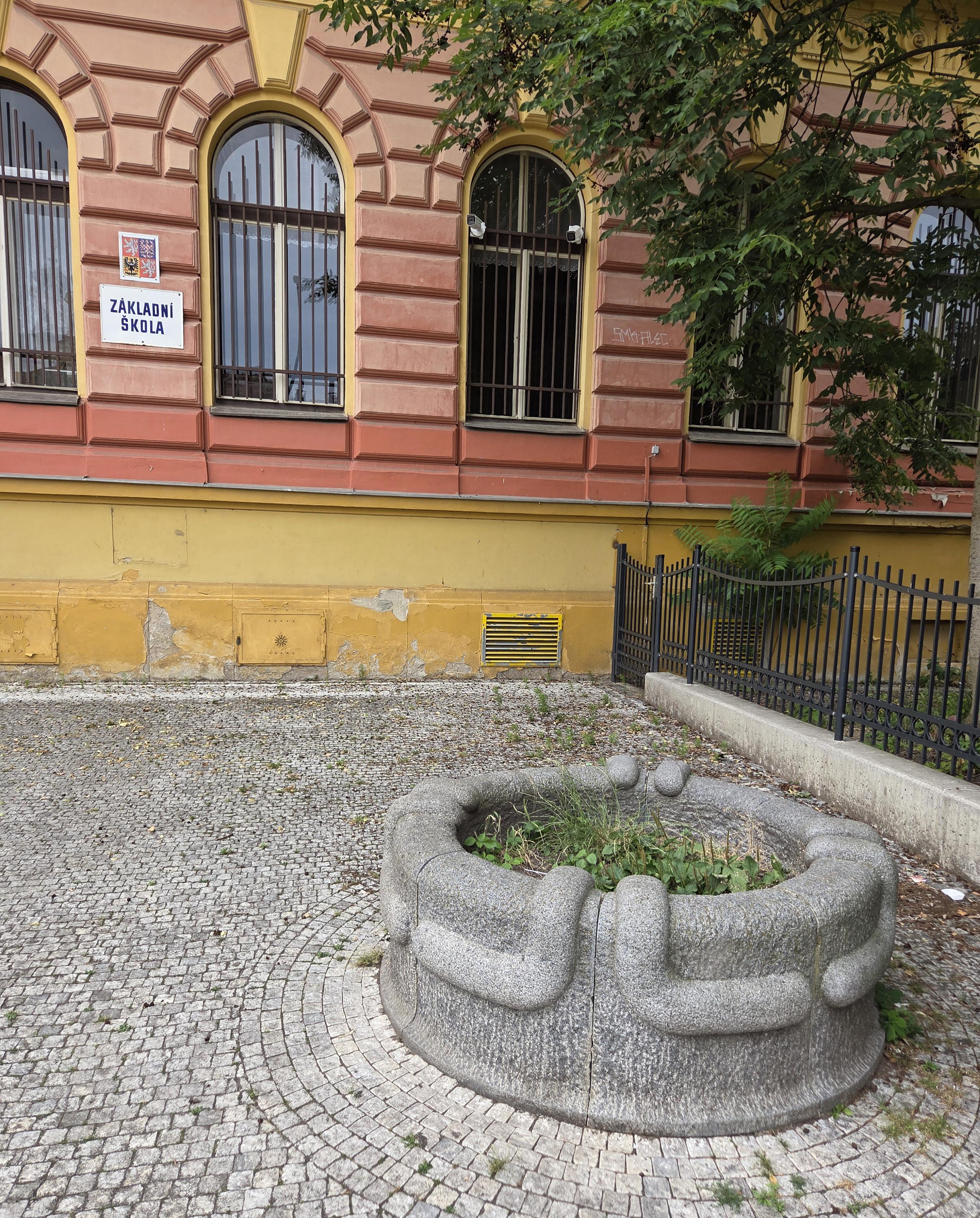 Základní škola, Praha 2, Botičská 8 foto 2