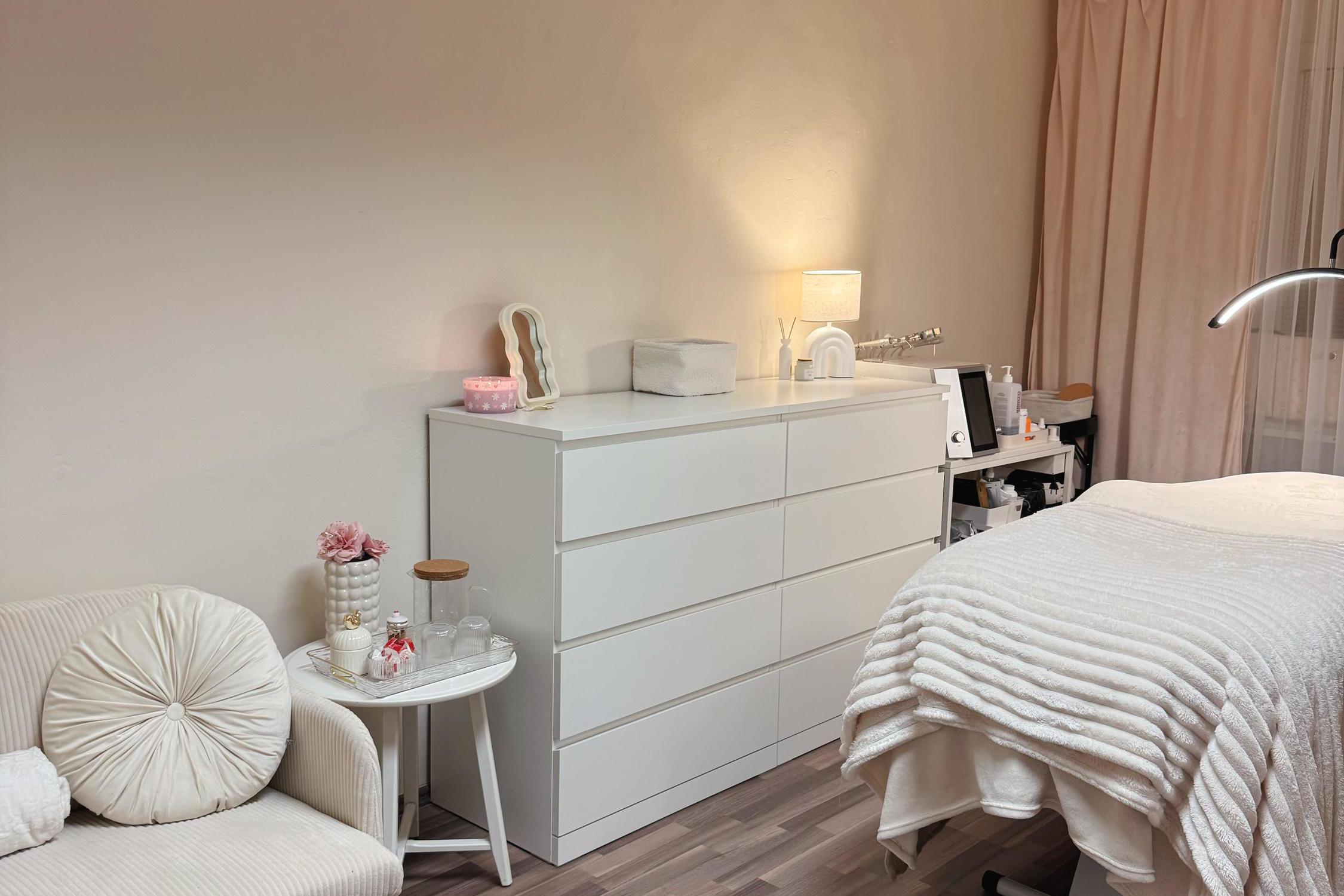 Aura Beauty Salon