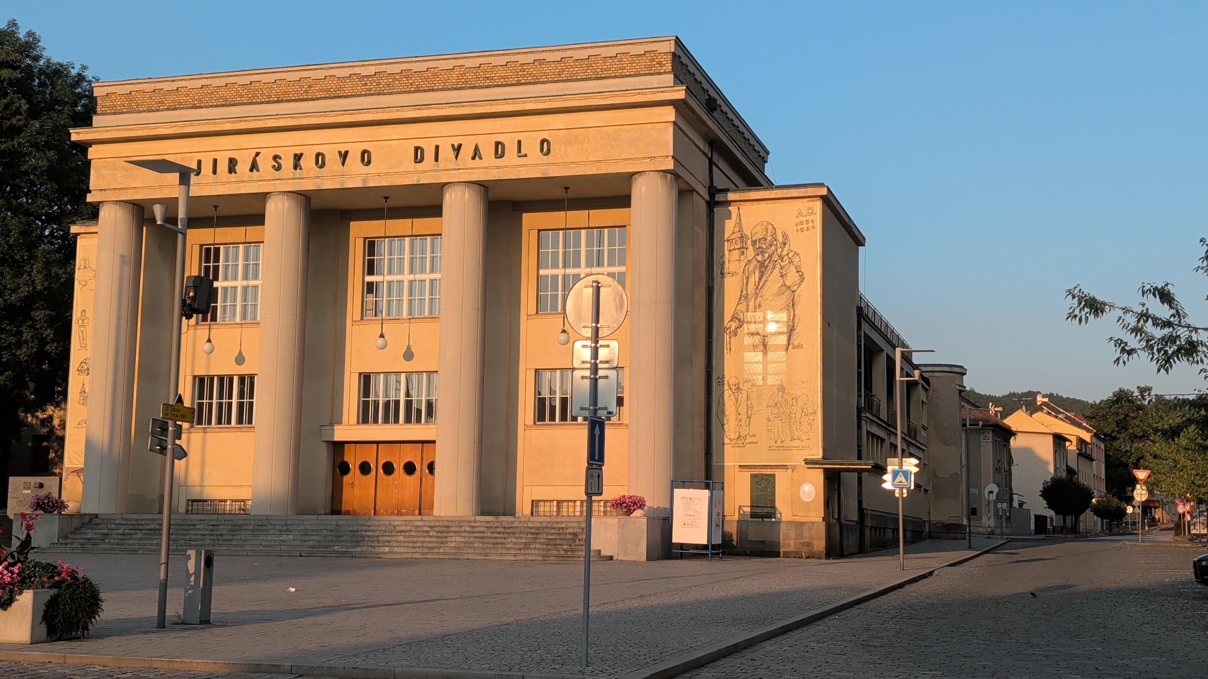 Jiráskovo divadlo foto 3