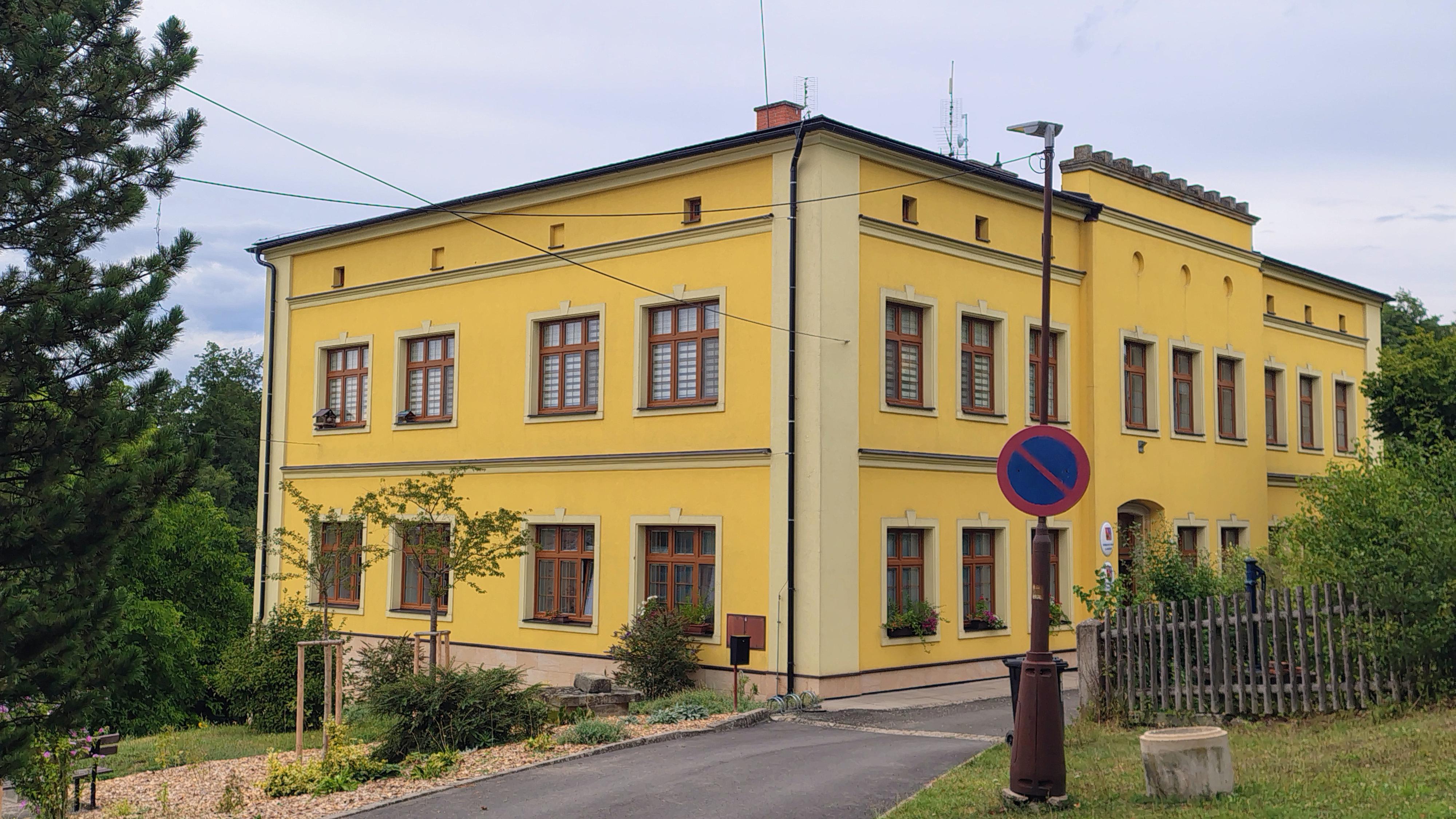 Lanžov - obecní úřad foto 2
