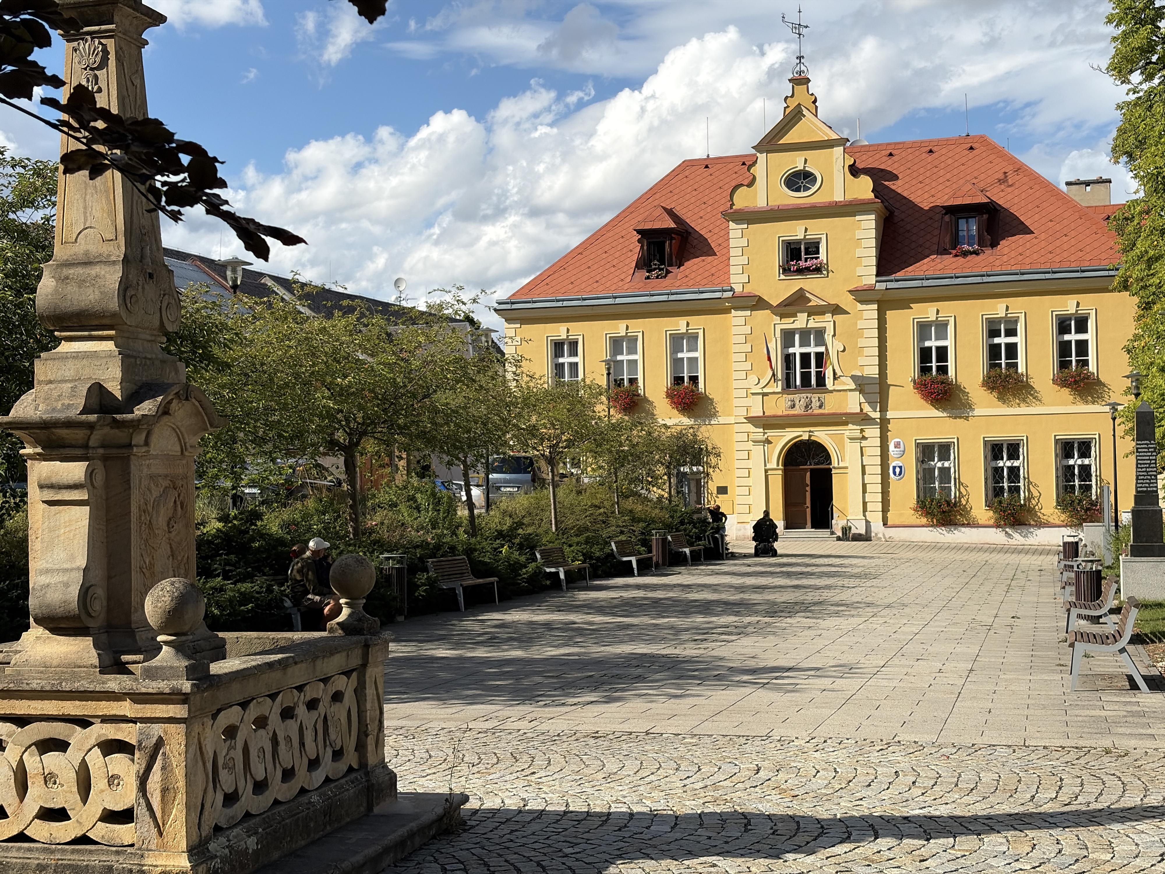 Bouzov - obecní úřad foto 2