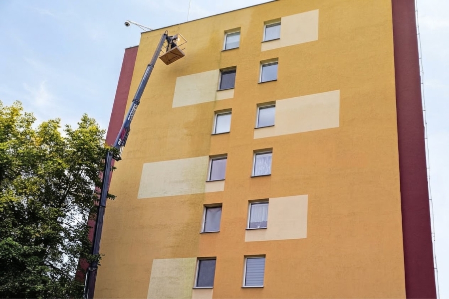 Čištění a nátěr panelového domu