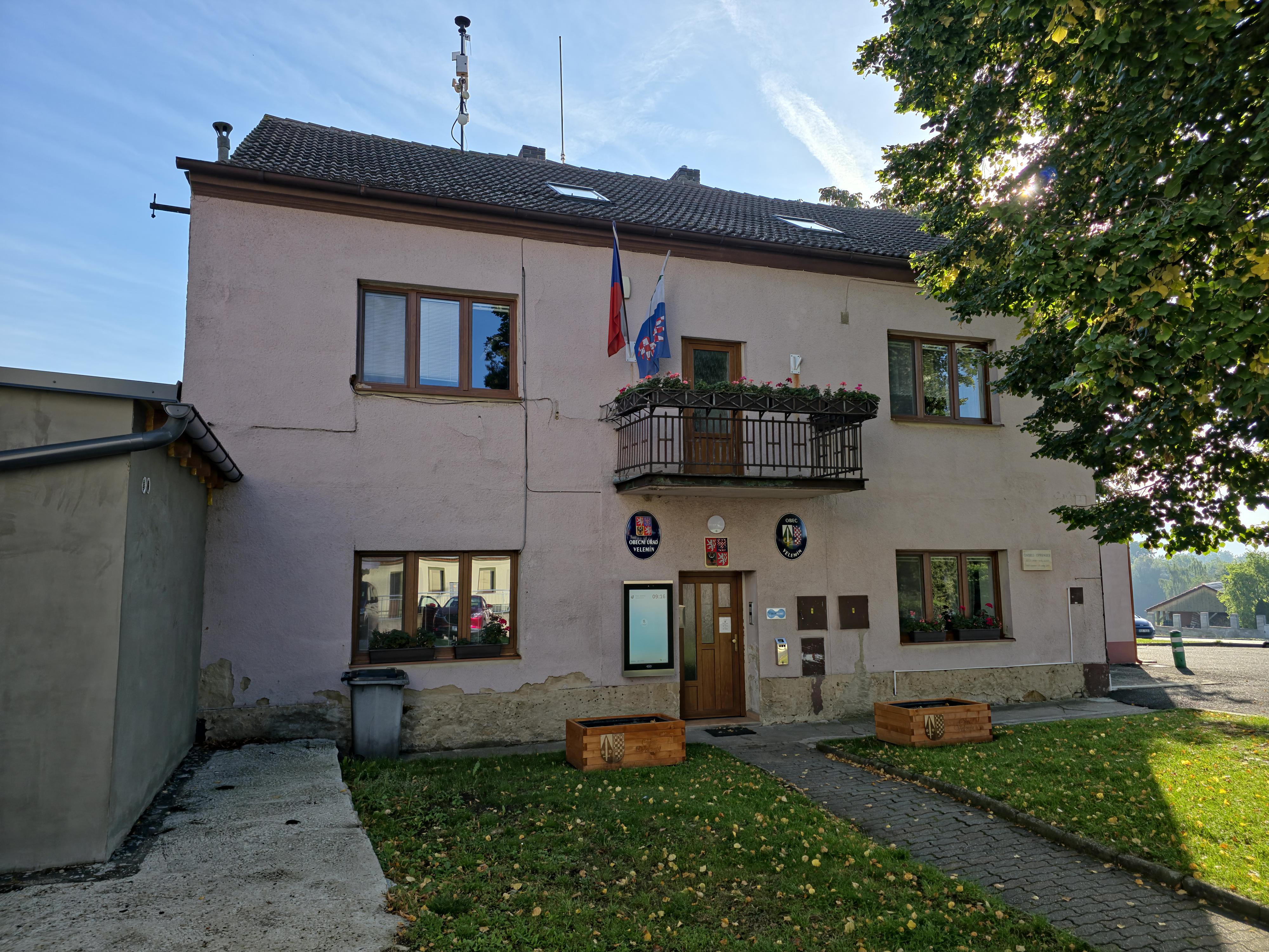 Velemín - obecní úřad foto 5
