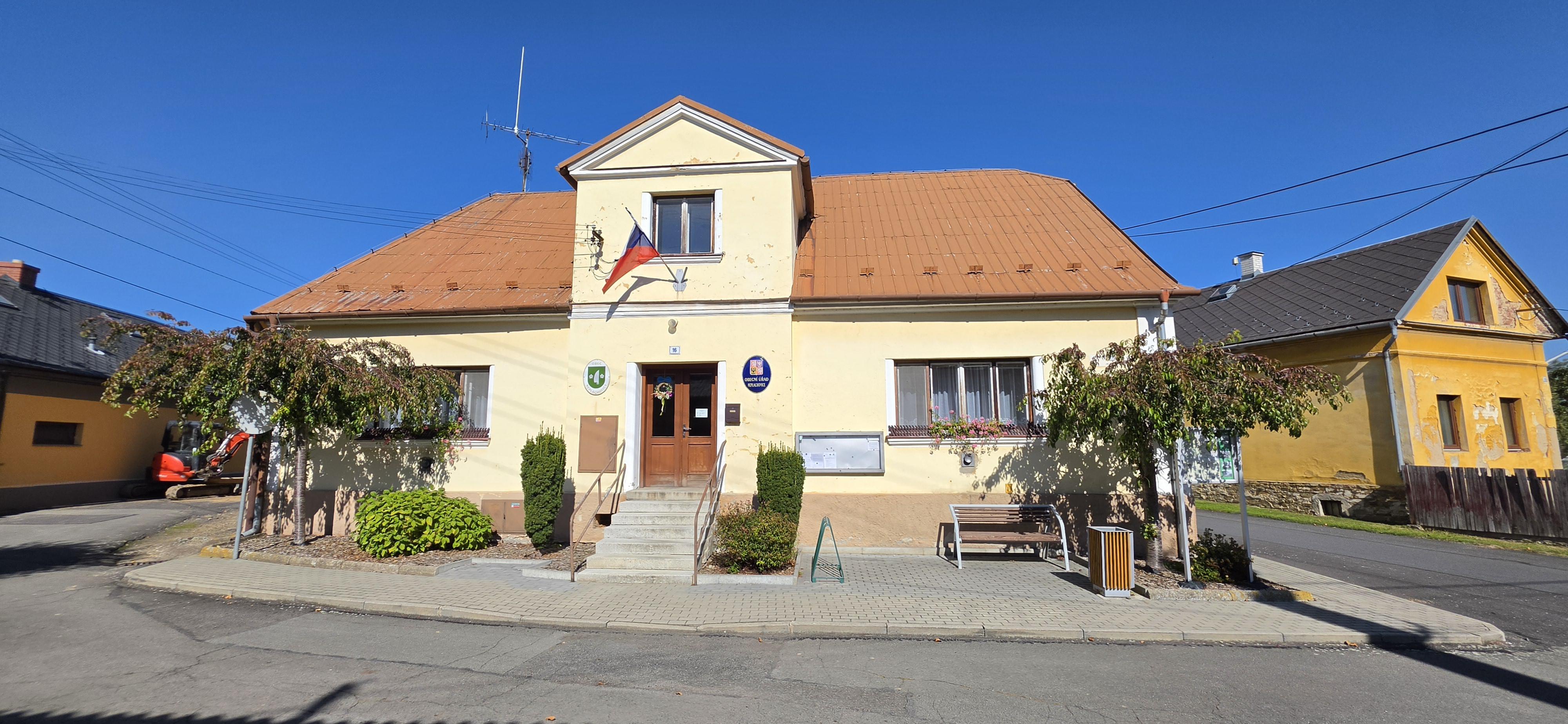 Neplachovice - obecní úřad foto 2