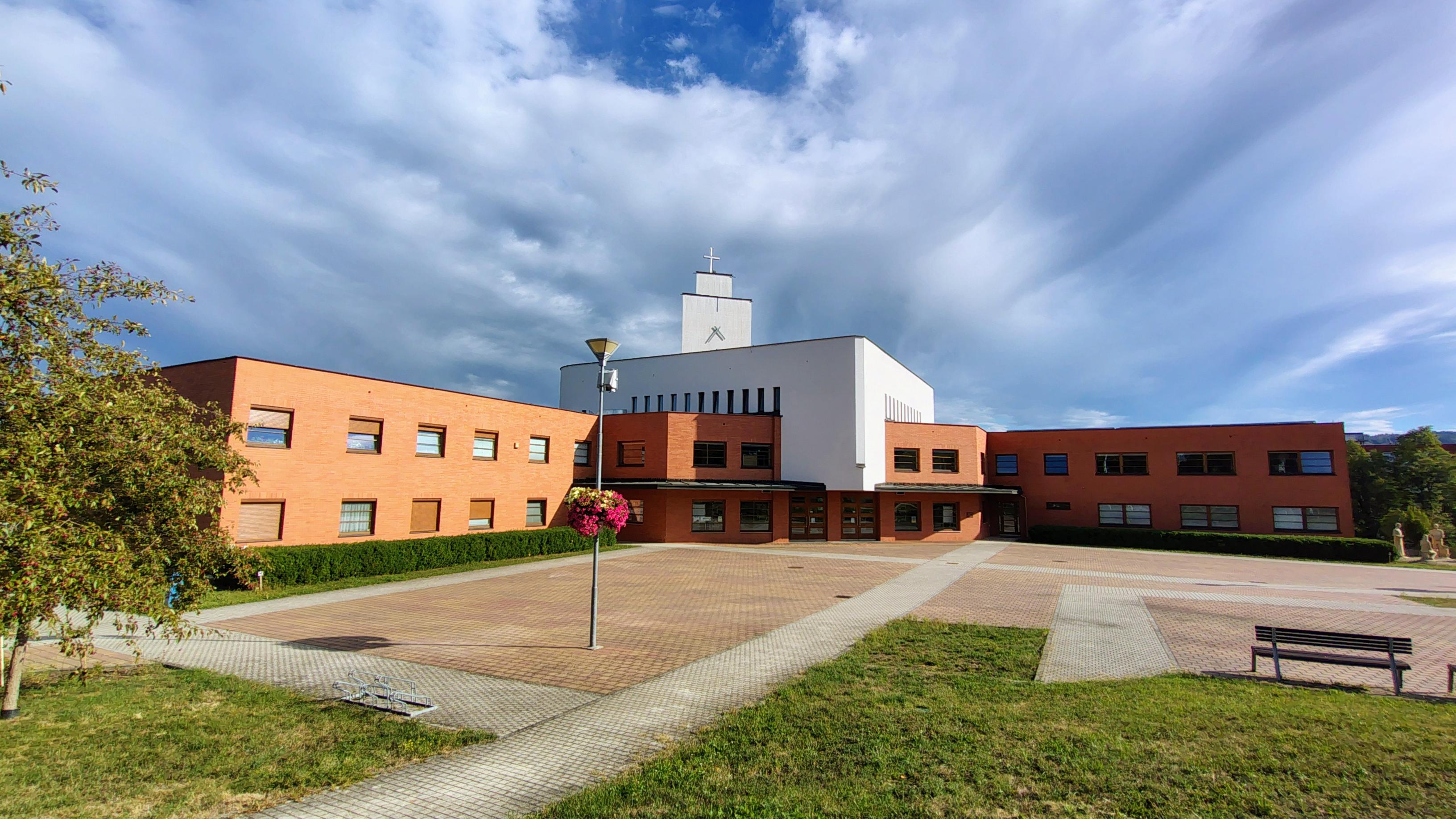 Kostel Panny Marie Pomocnice křesťanů foto 2