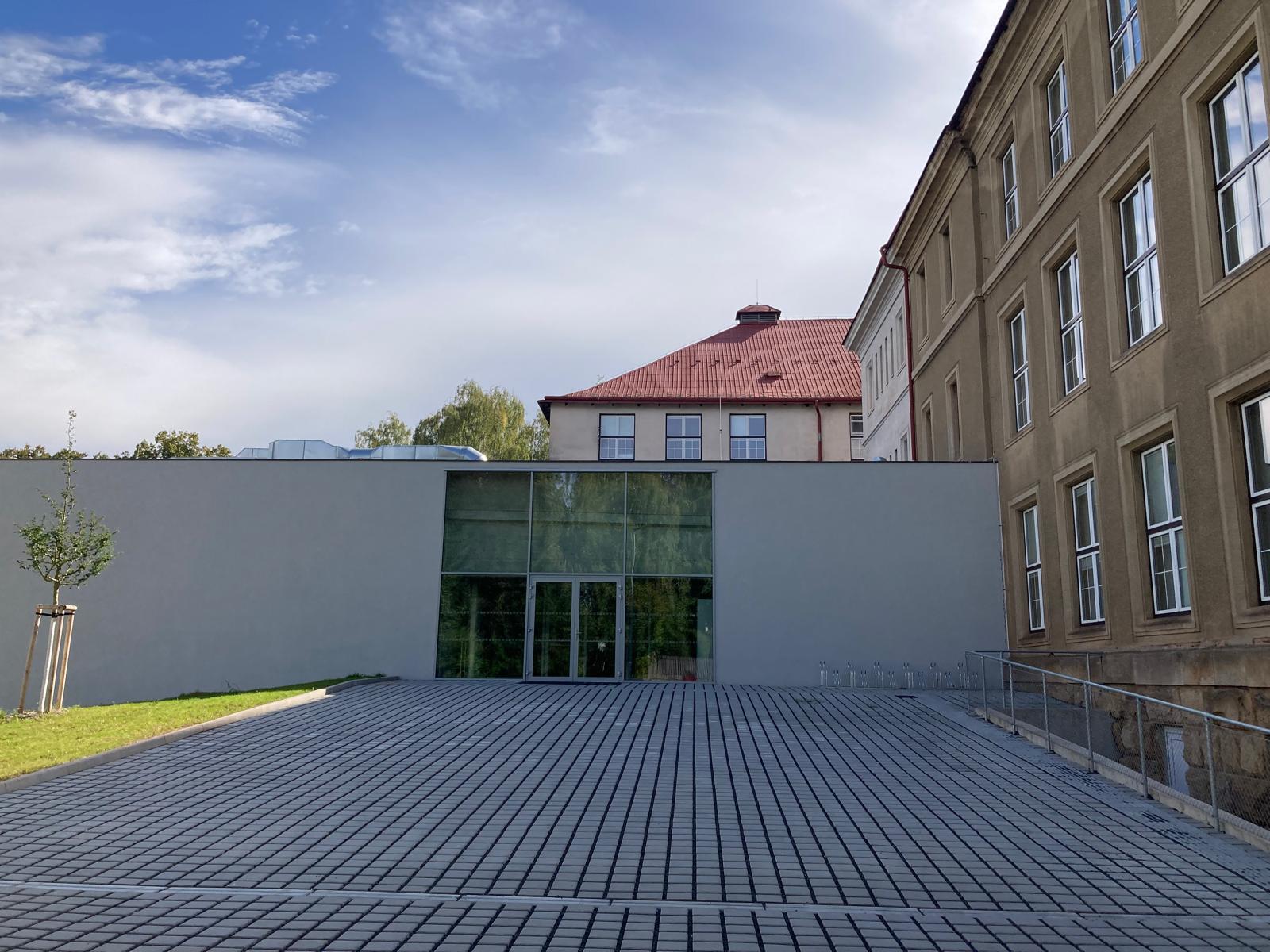 Gymnázium a Střední odborná škola pedagogická Nová Paka foto 3