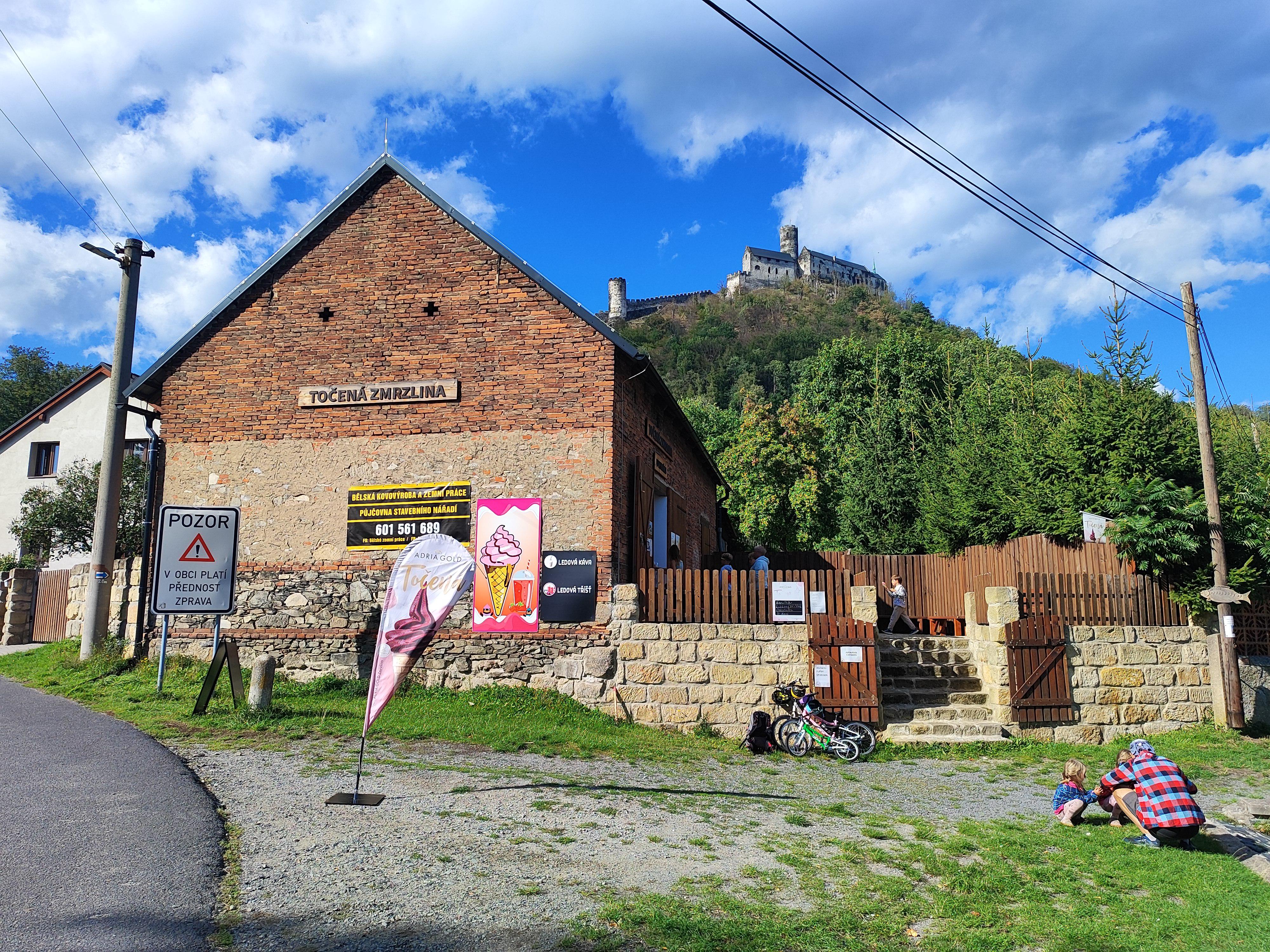 Točená zmrzlina u rybníka foto 3