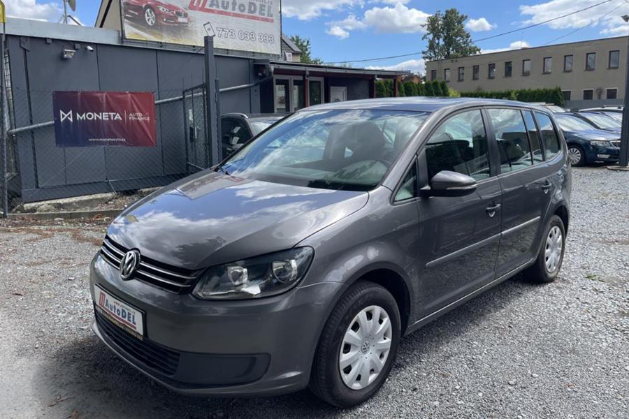 BABÍ LÉTO V AUTODELU: Volkswagen Touran 1,6 TDi