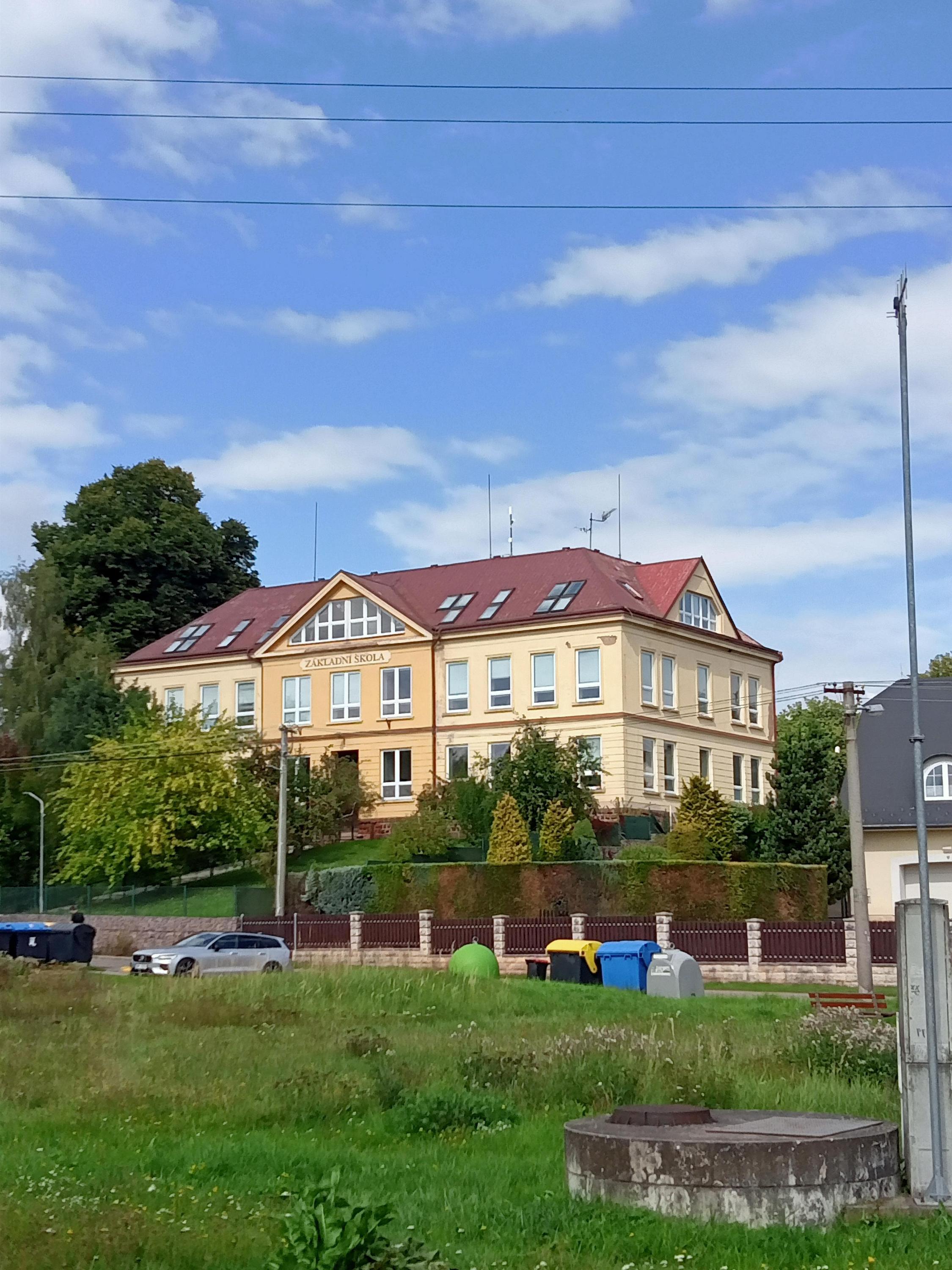 ZŠ pro žáky se specifickými poruchami učení Trutnov, Voletiny foto 2