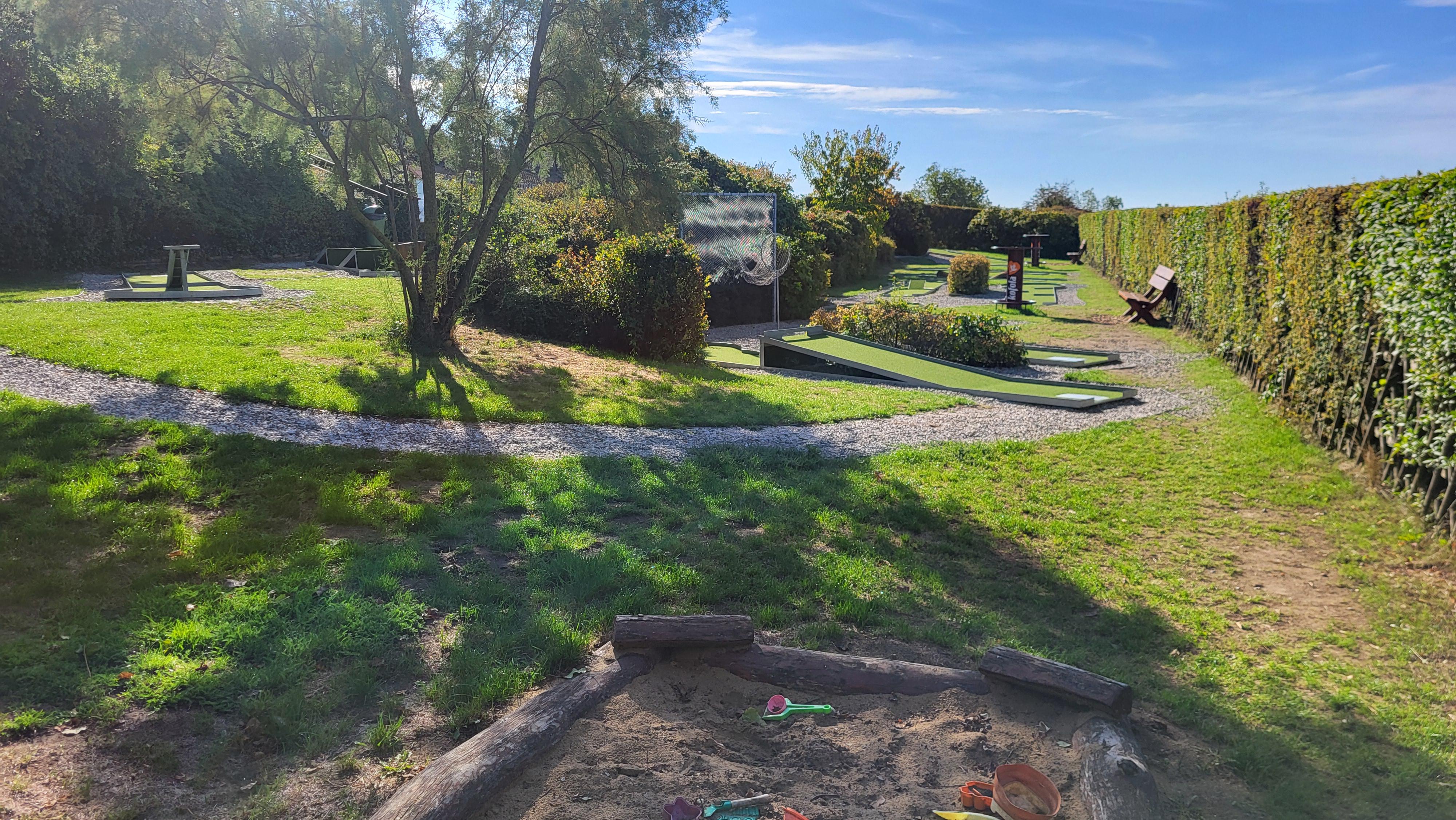 Minigolf Pod lopatkami - Bukovanský mlýn foto 3