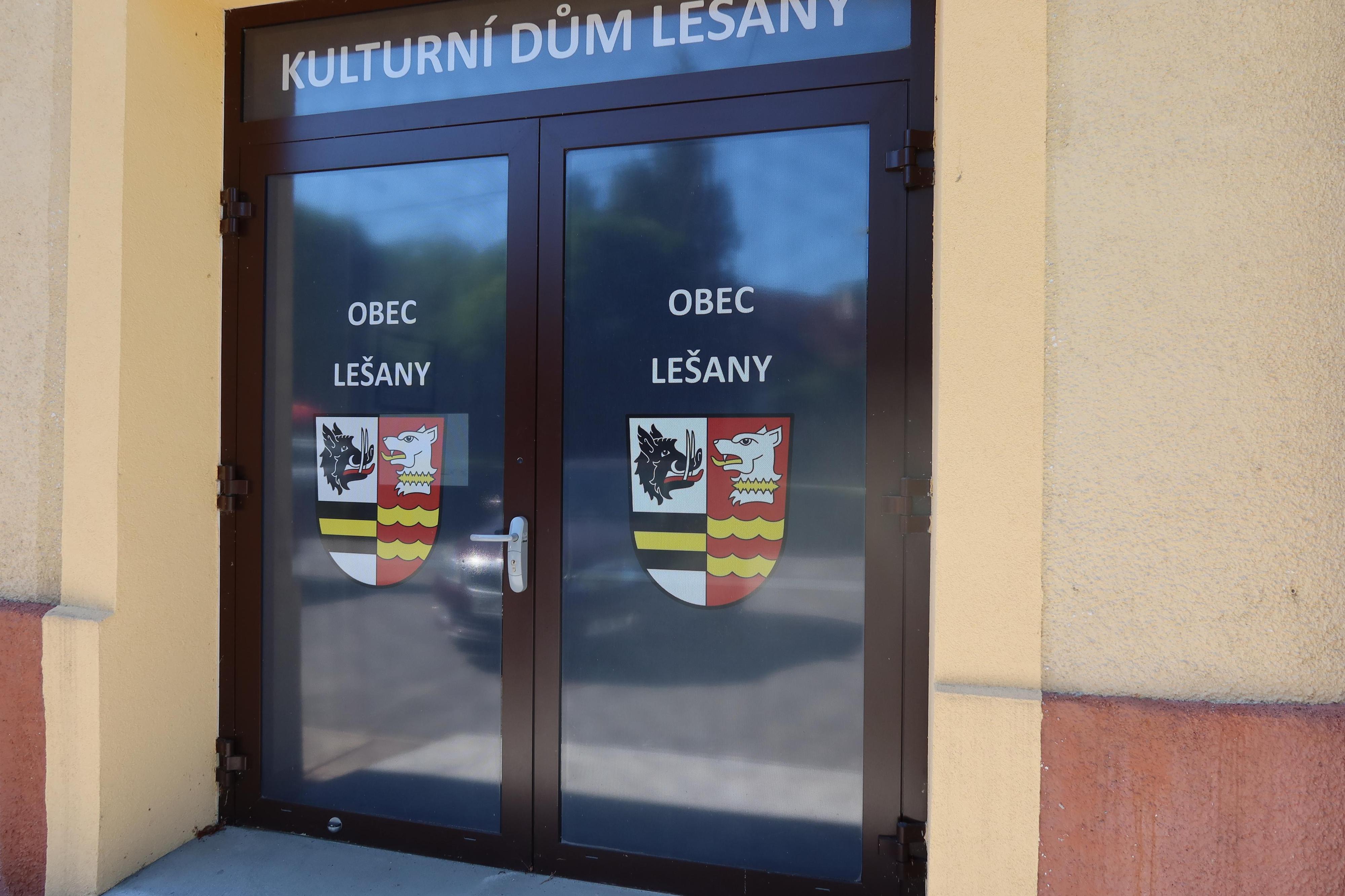 Lešany - obecní úřad foto 2
