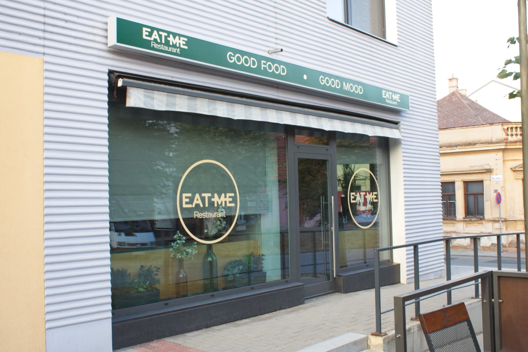 Eat Me Restaurant