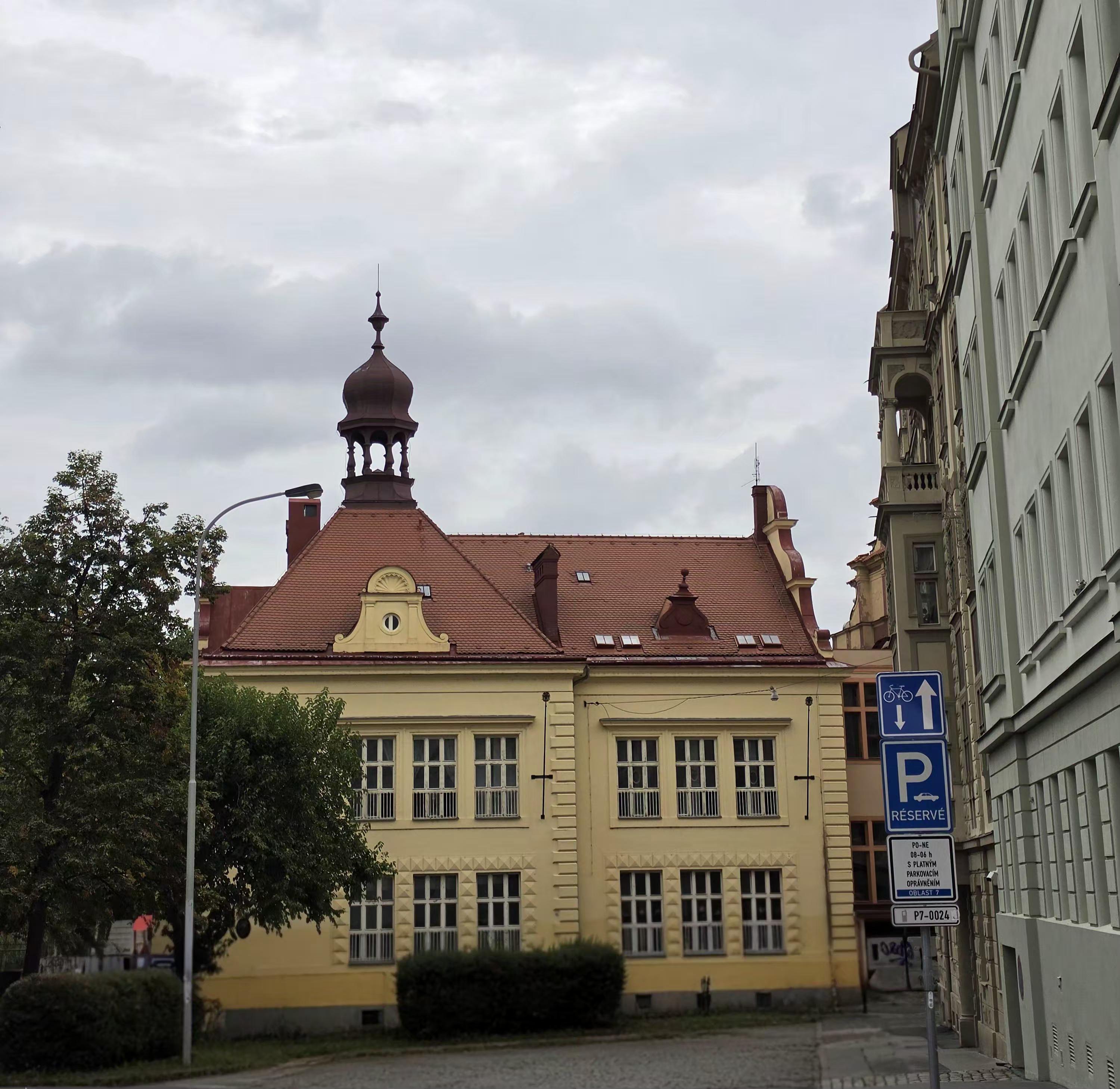Fakultní ZŠ PedF UK a MŠ U Studánky, Praha foto 2