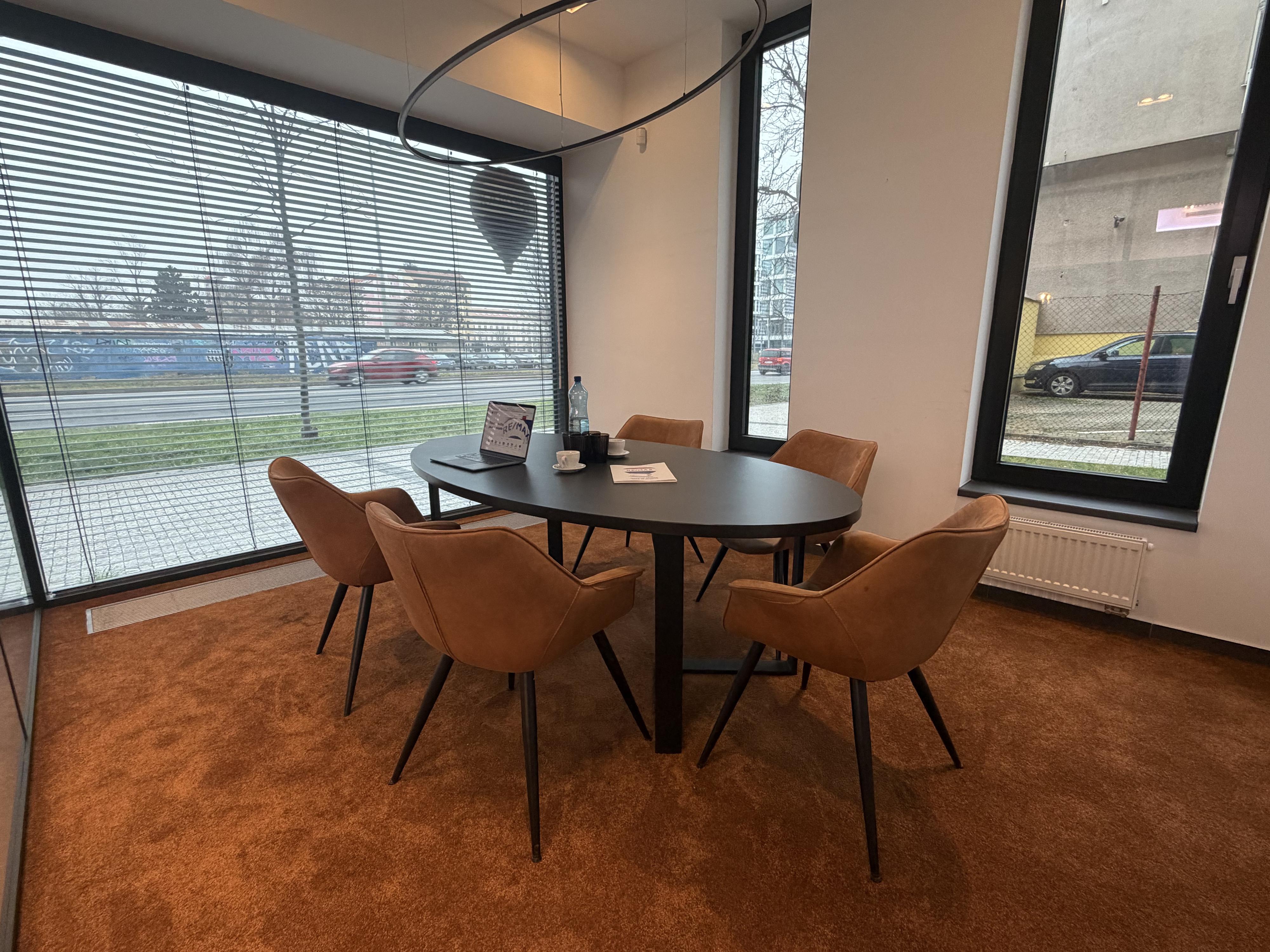 REMAX Advisors foto 4