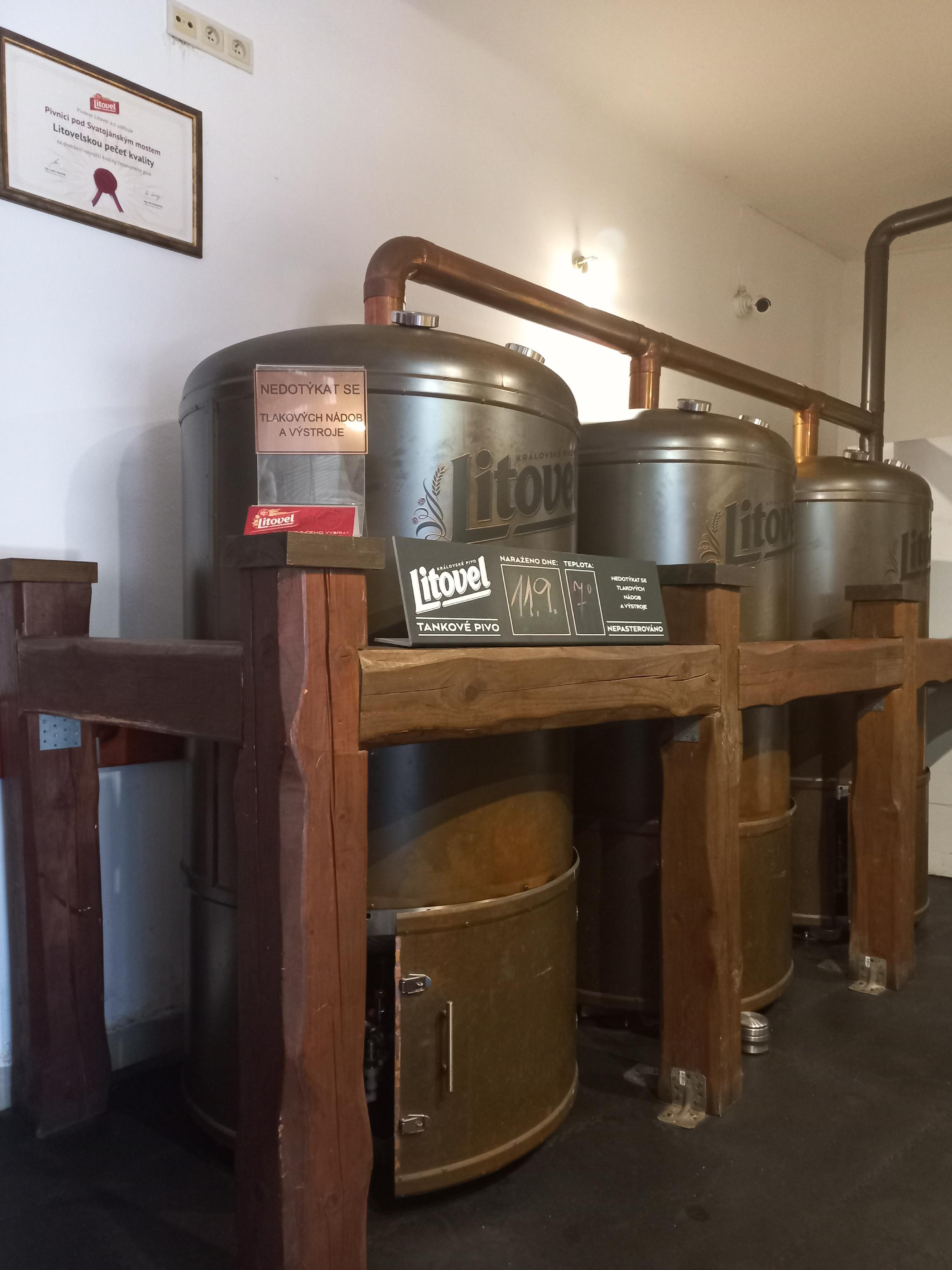 Pivnice pod Svatojánským mostem, s.r.o. foto 4