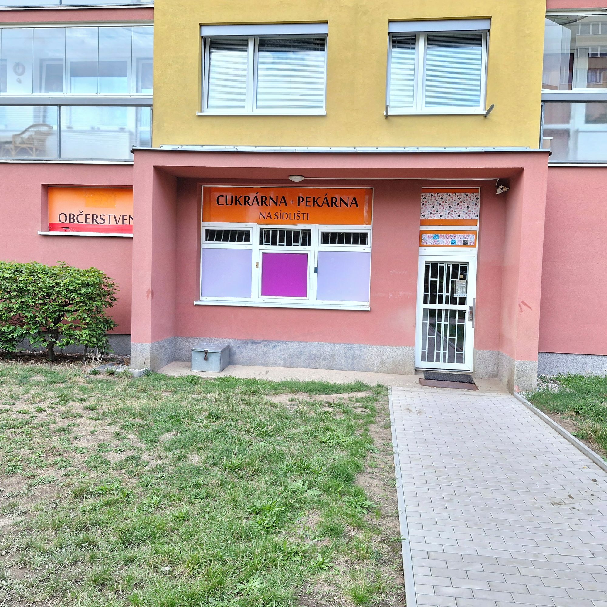 Cukrárna a pekárna na sídlišti foto 1