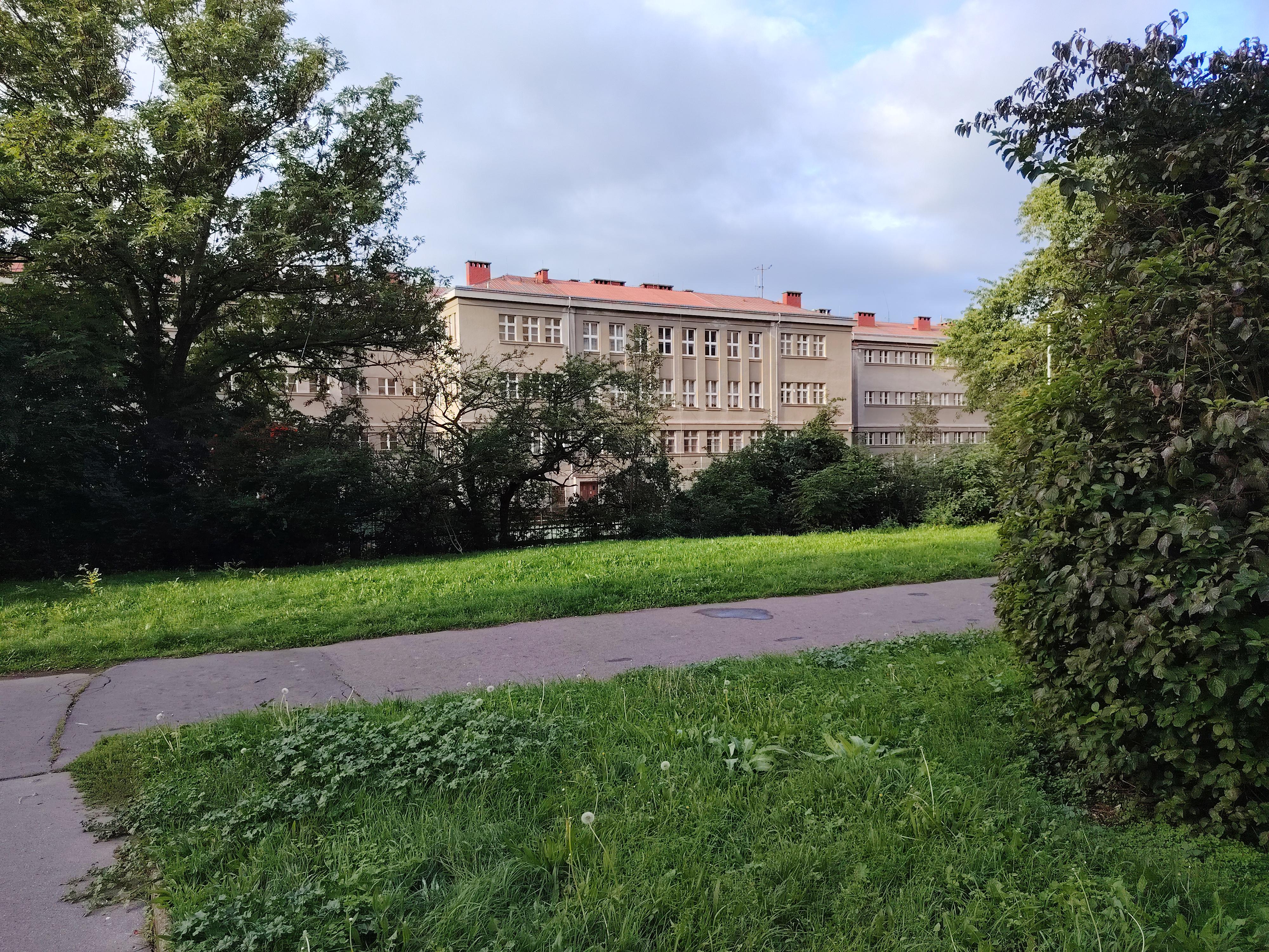 ZŠ a ZUŠ Ústí nad Labem, Husova foto 2