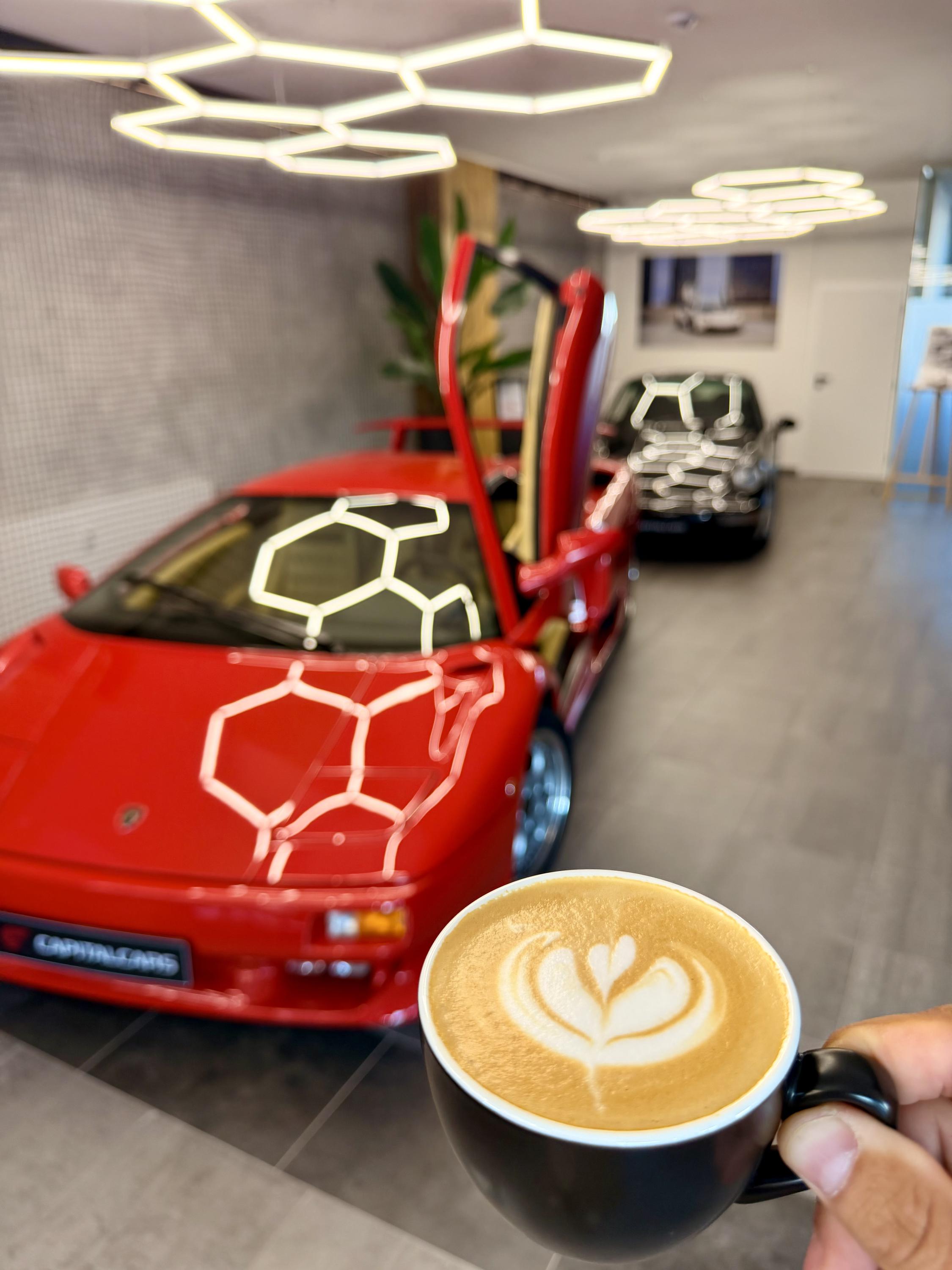 CAPITALCARS gallery & cafe foto 4