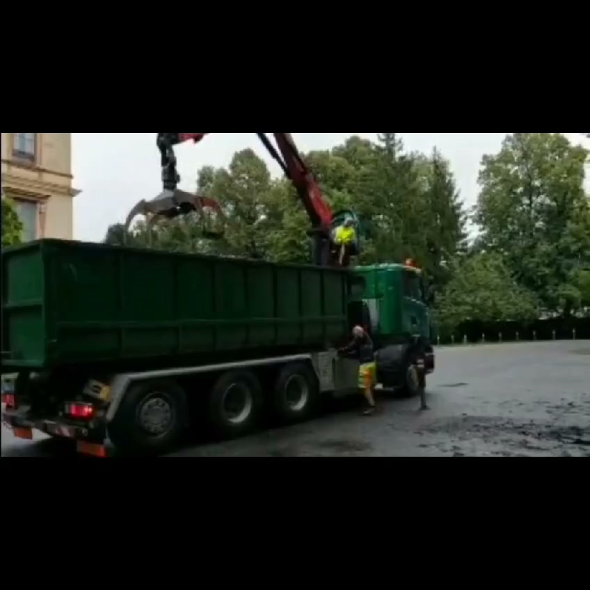 Autovraky-desensky.cz foto 2 (náhled videa)