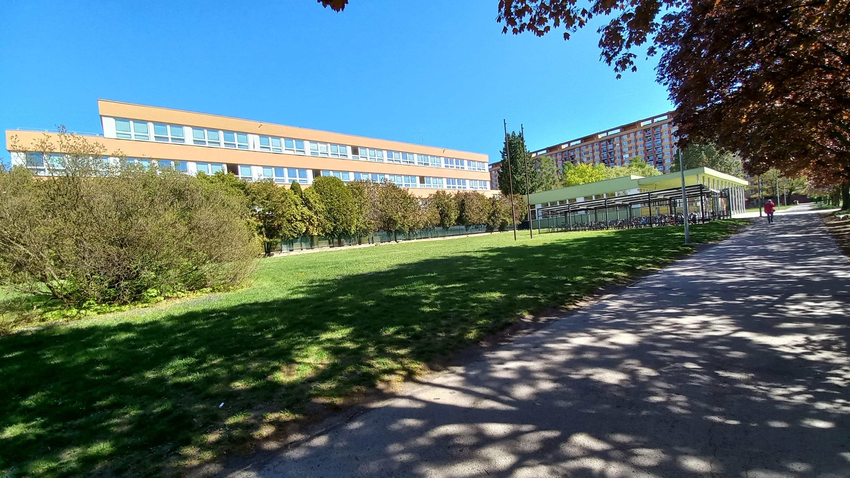 ZŠ Praha 8, Burešova foto 2