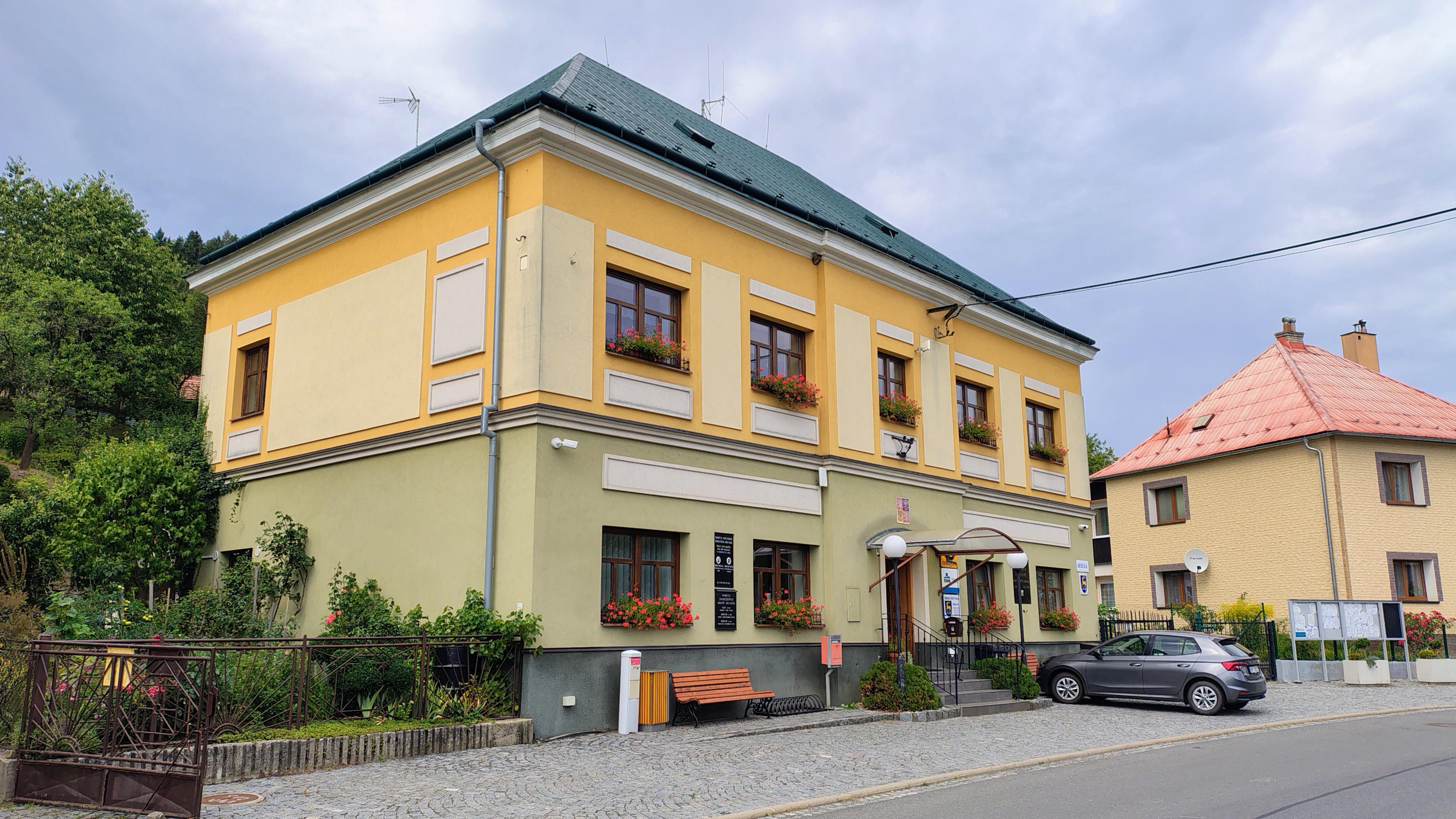 Trnava - obecní úřad foto 4