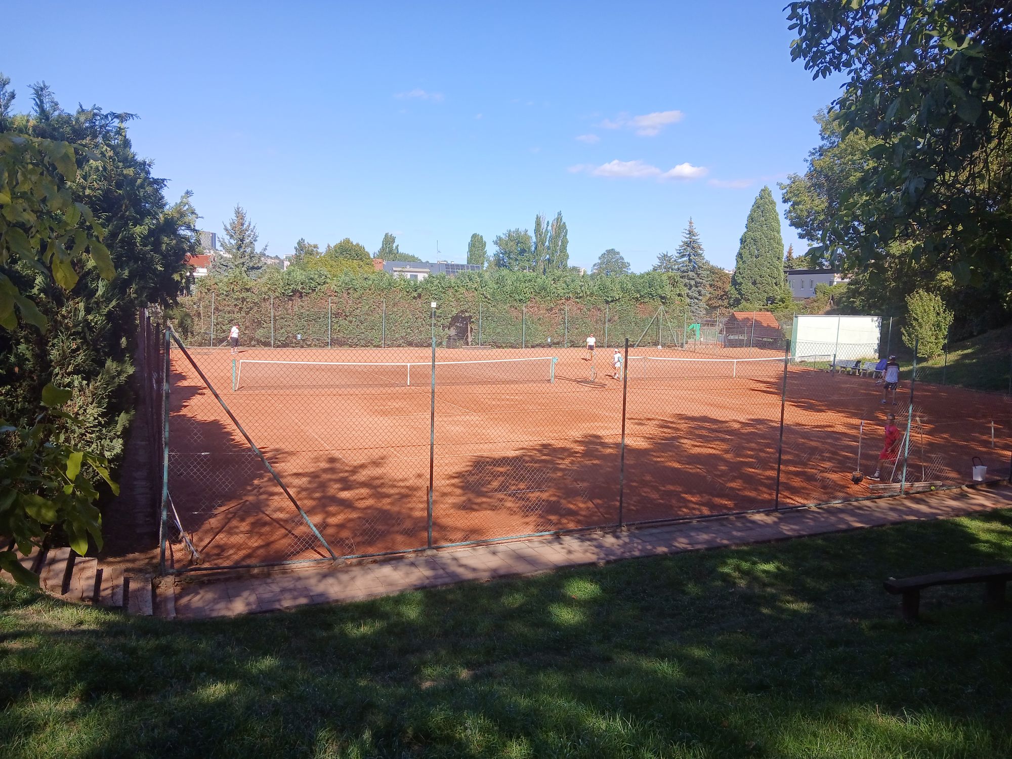 Tenisový kurt v areálu SK Jundrov foto 1
