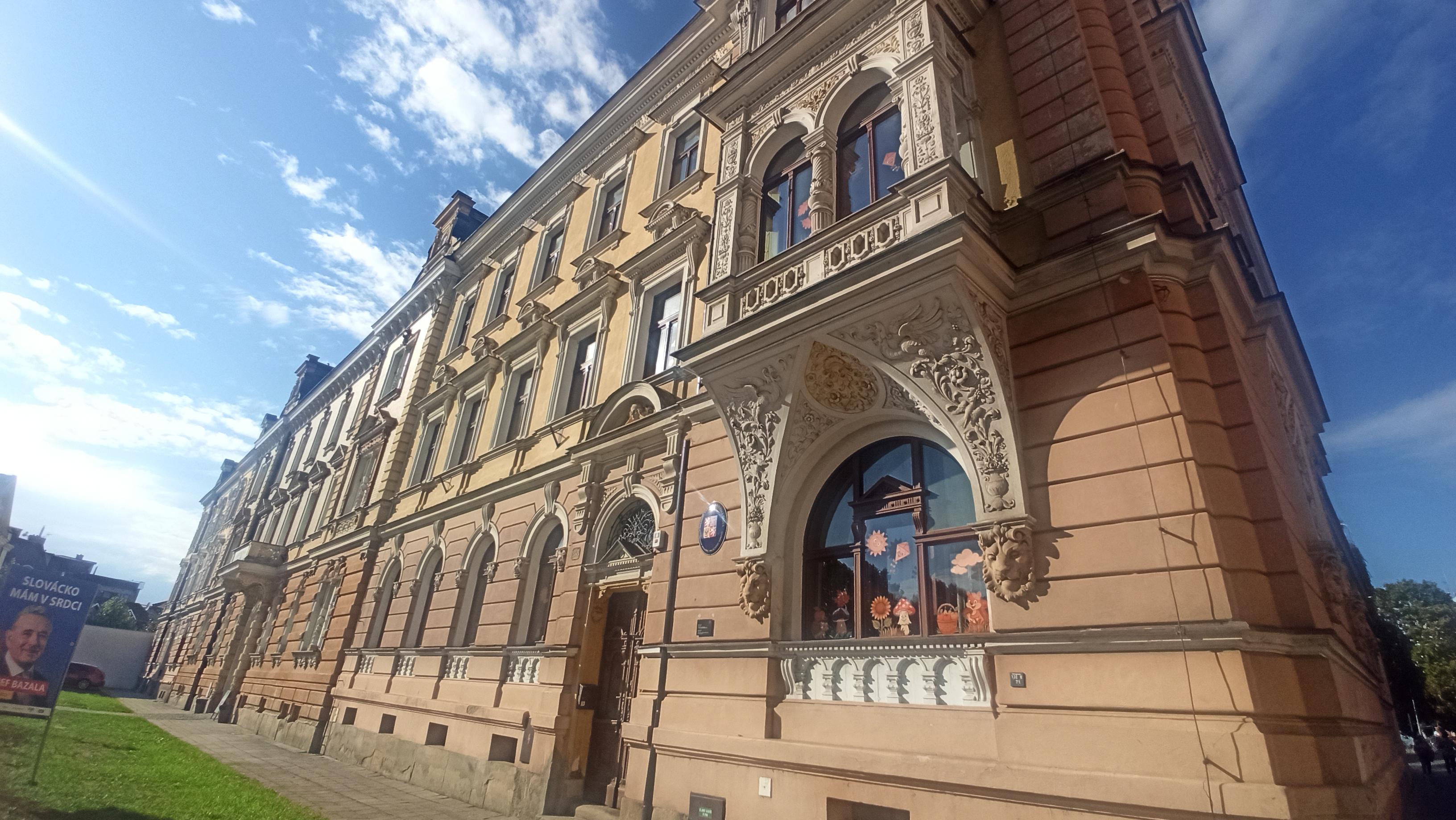 Základní škola a Mateřská škola Uherské Hradiště, Palackého náměstí