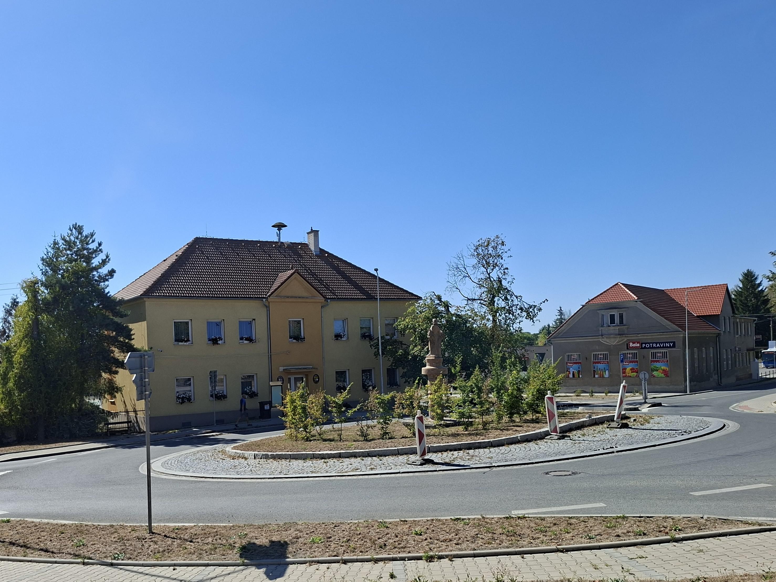 Pernarec - obecní úřad foto 2
