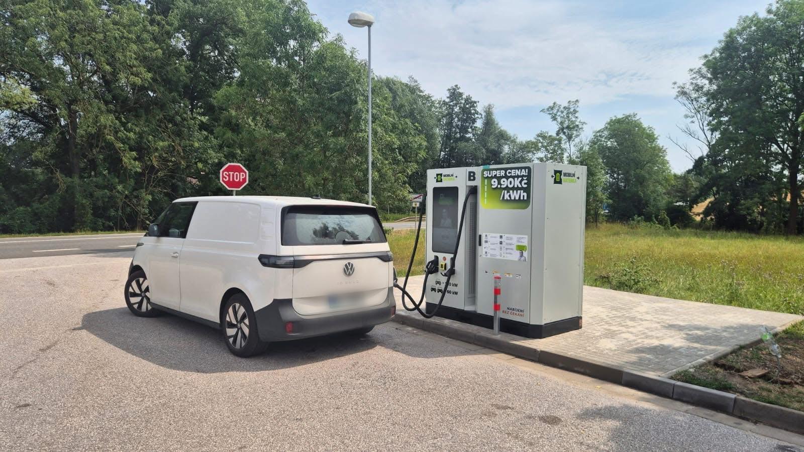 Nabíjecí stanice pro elektromobily Sadová foto 1